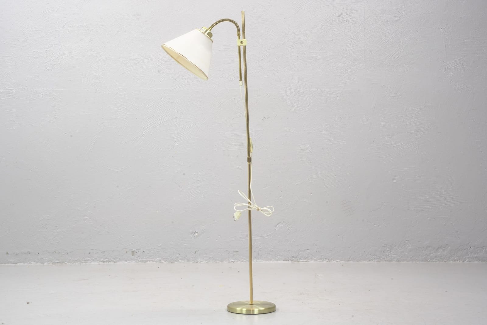 GOLVLAMPA, gulmetall, Belid, 1990/2000-tal