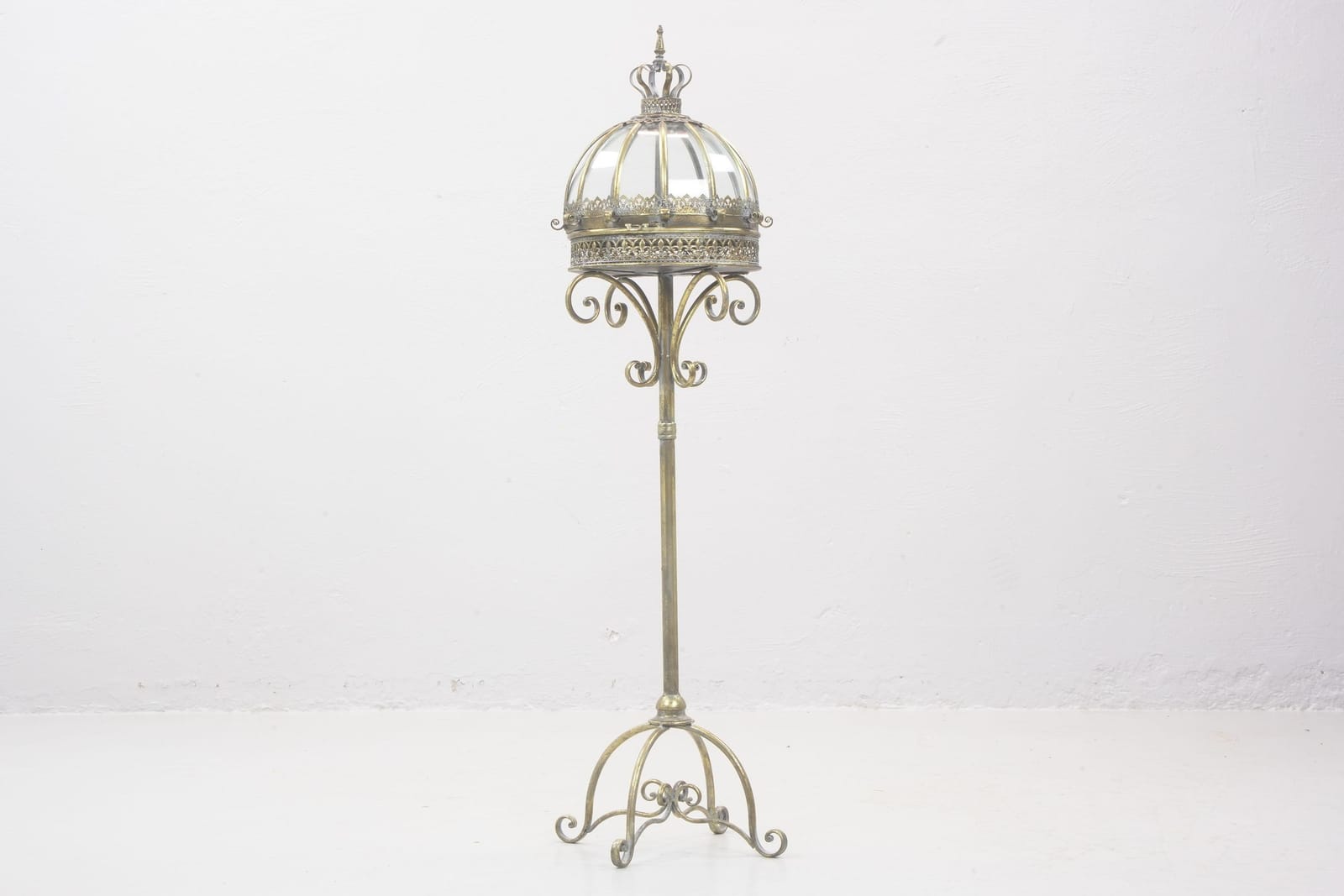PIEDESTAL / DEKORATION, patinerad metall, 1900/2000-tal