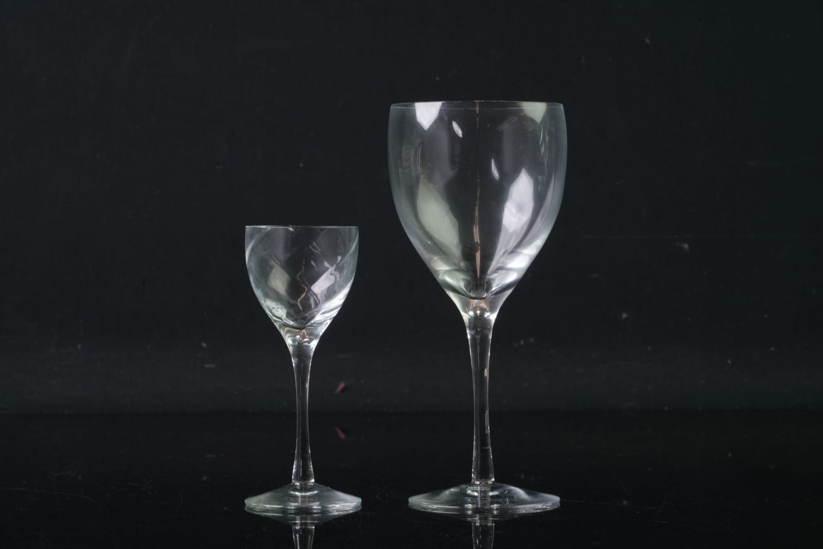 BERTIL VALLIEN (1938), likörglas, 3 st, samt vinglas, 4 st, "Chateau", Kosta Boda
