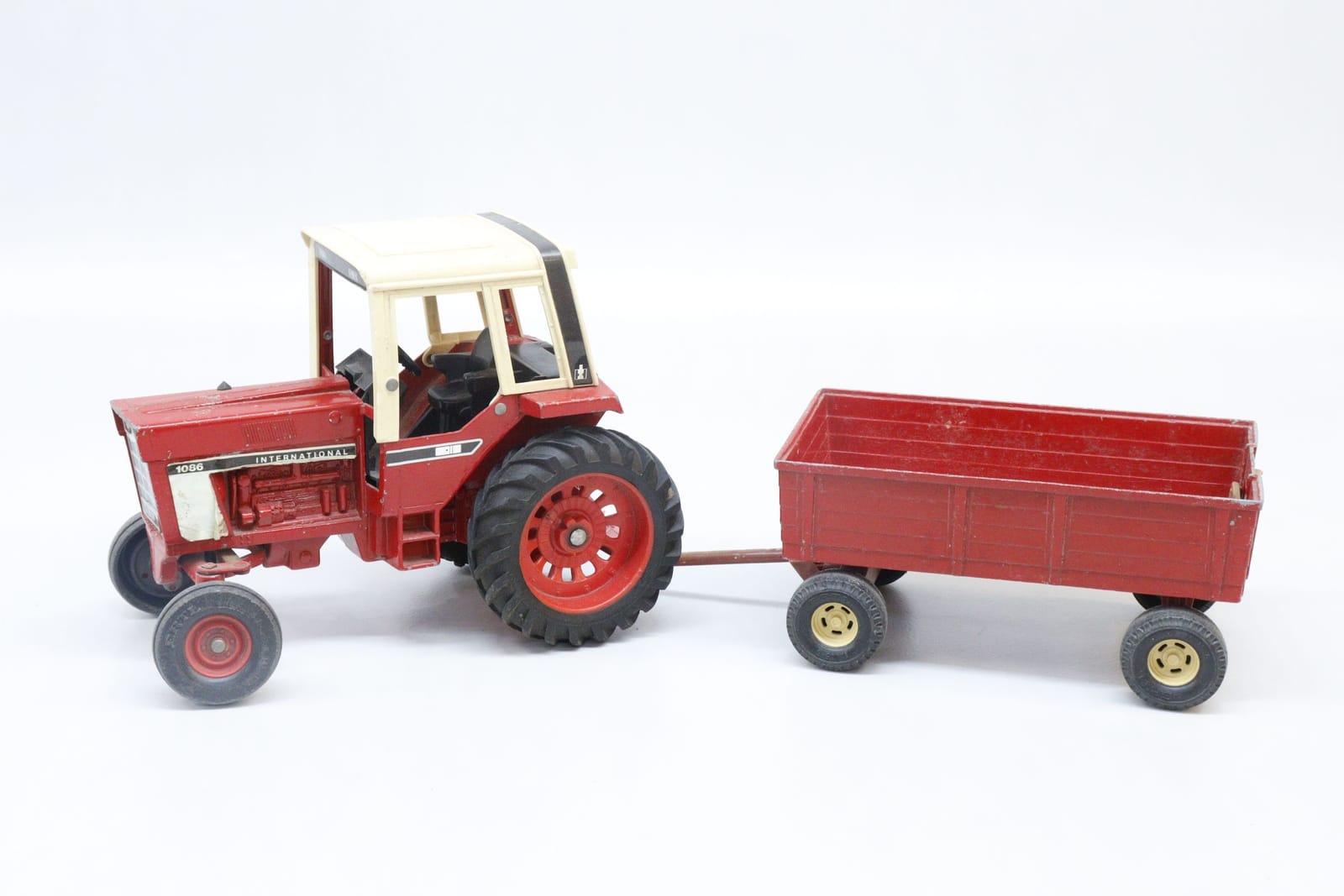 Traktor med släp, metall, ERTL International 1086