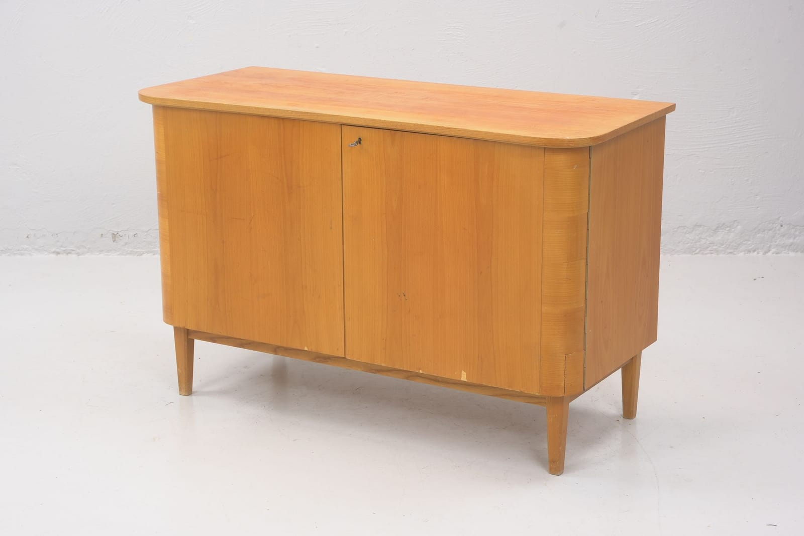 SKÅP, fanérad i alm, Svenska Möbelfabrikerna, Bodafors, 1950/1960-tal