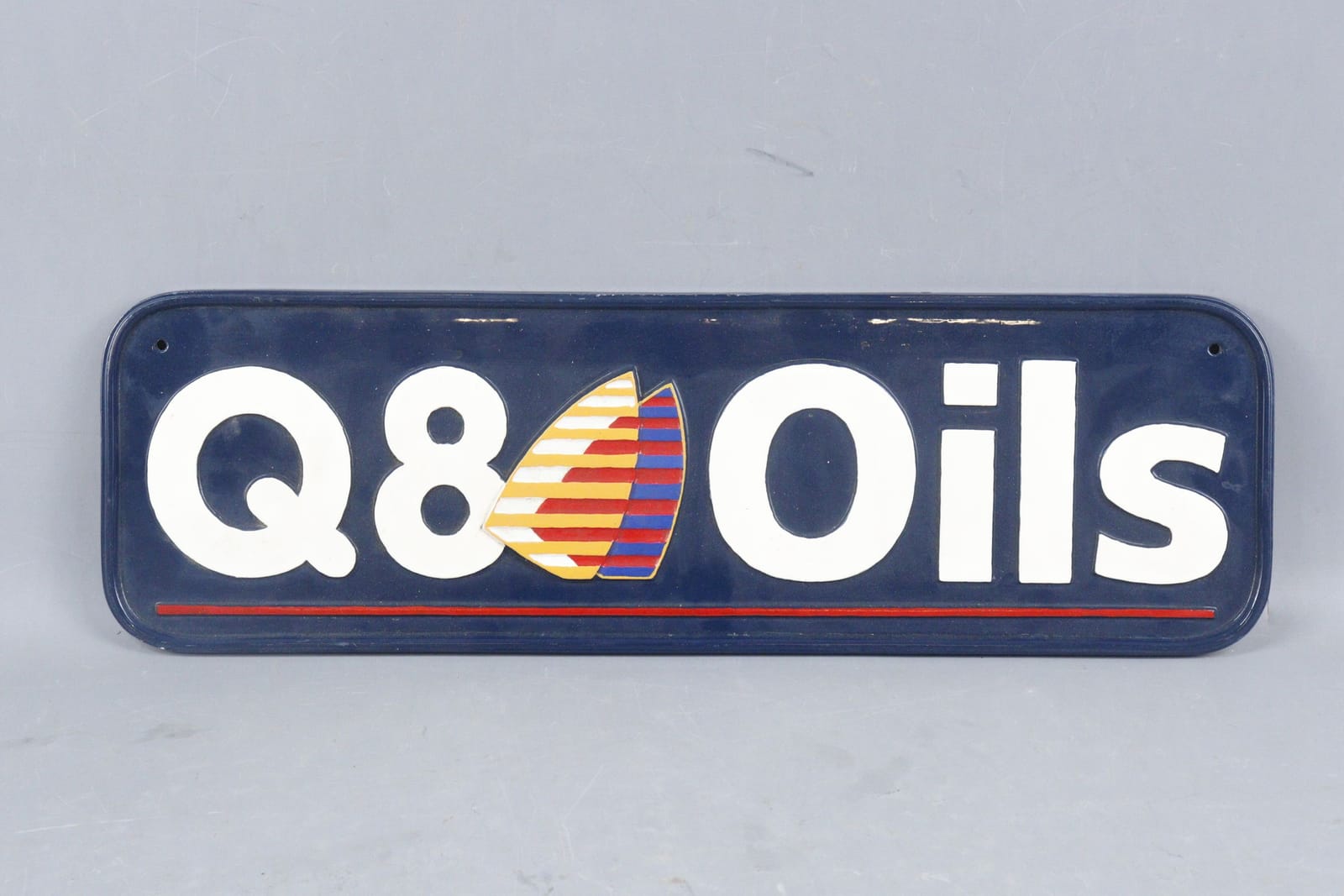 Reklamskylt, gjuten aluminium, Q8 Oils