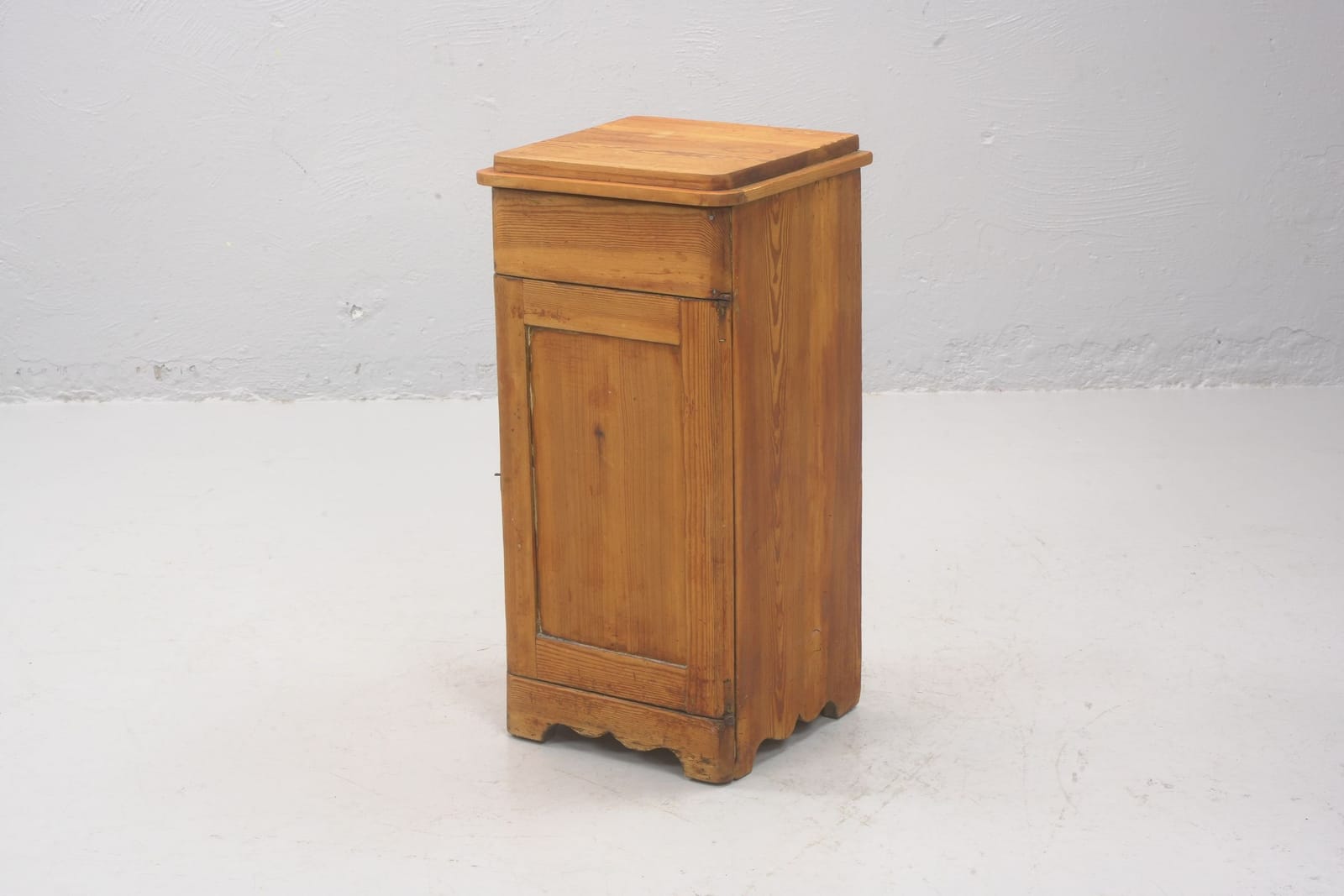 POTTSKÅP, furu, 1800-tal