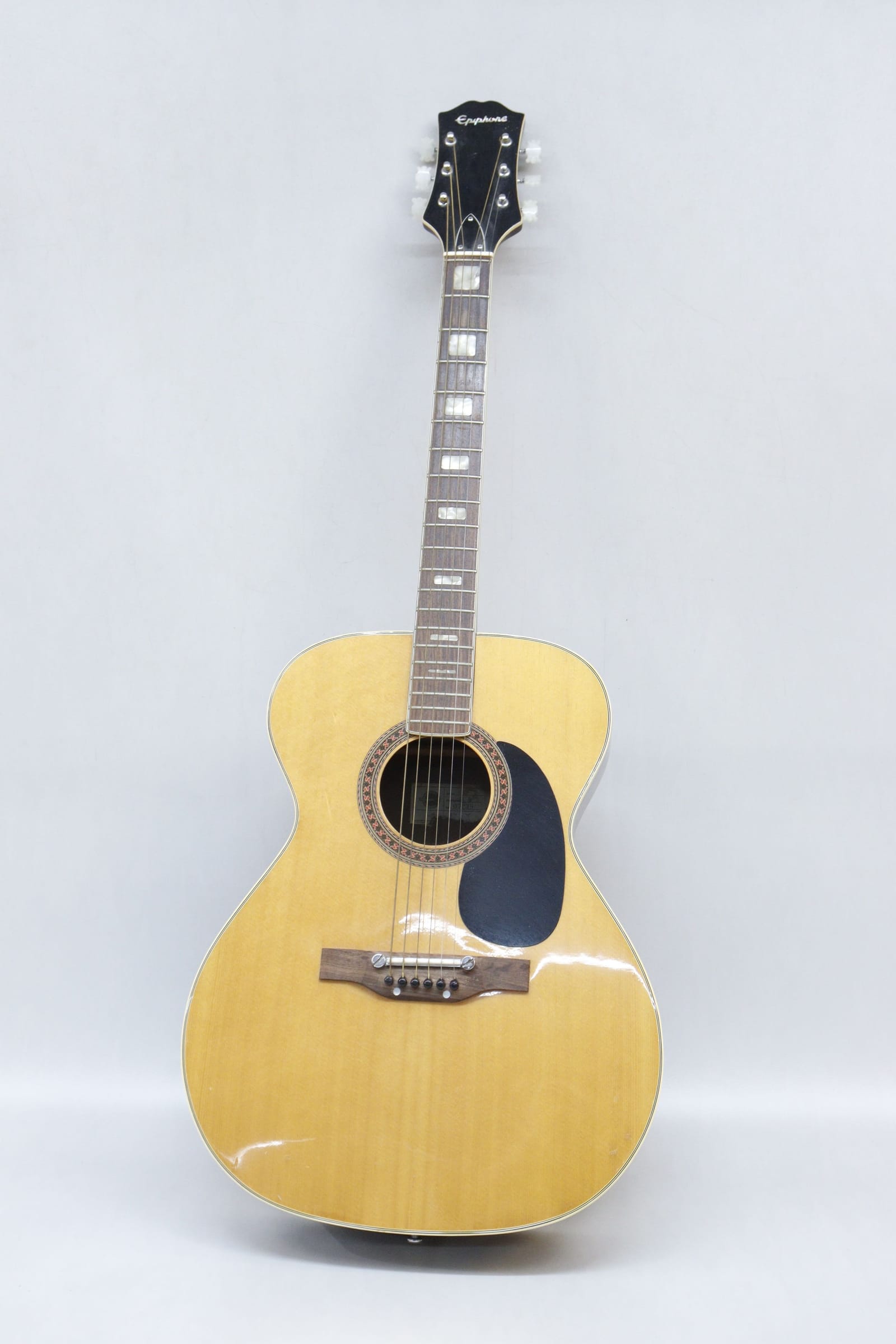 Akustisk gitarr, Epiphone, stålsträngad