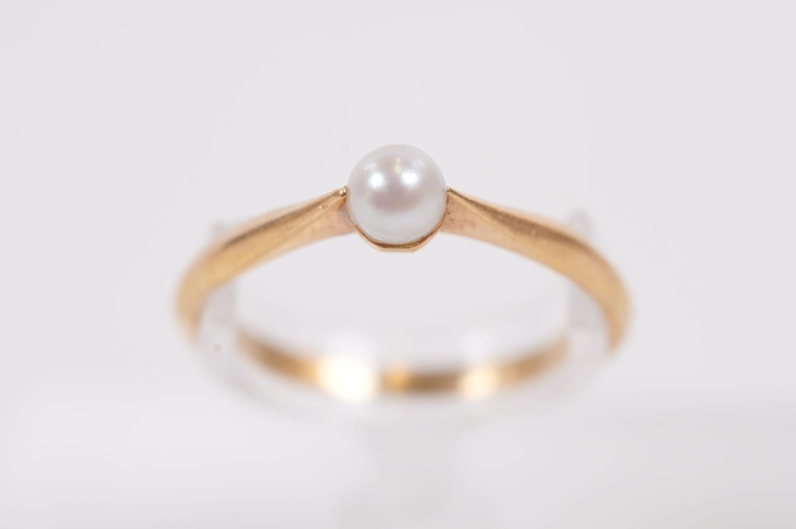 RING med pärla, guld, 18 k, ca 1,75 g, T:mi W.Pettersson, Åbo, Finland