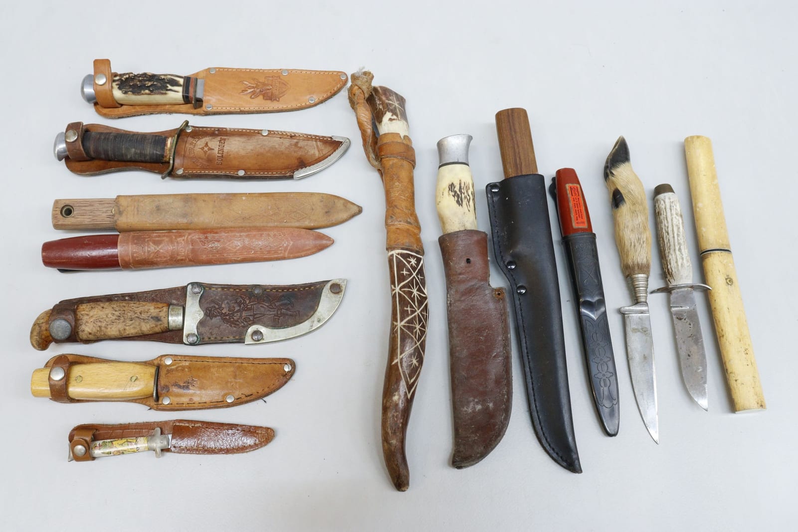 Diverse knivar