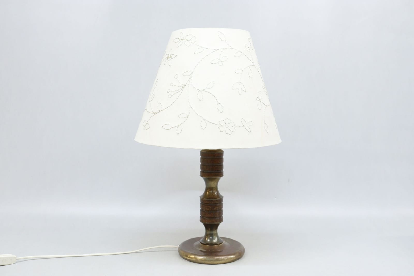 Bordslampa, trä och metall