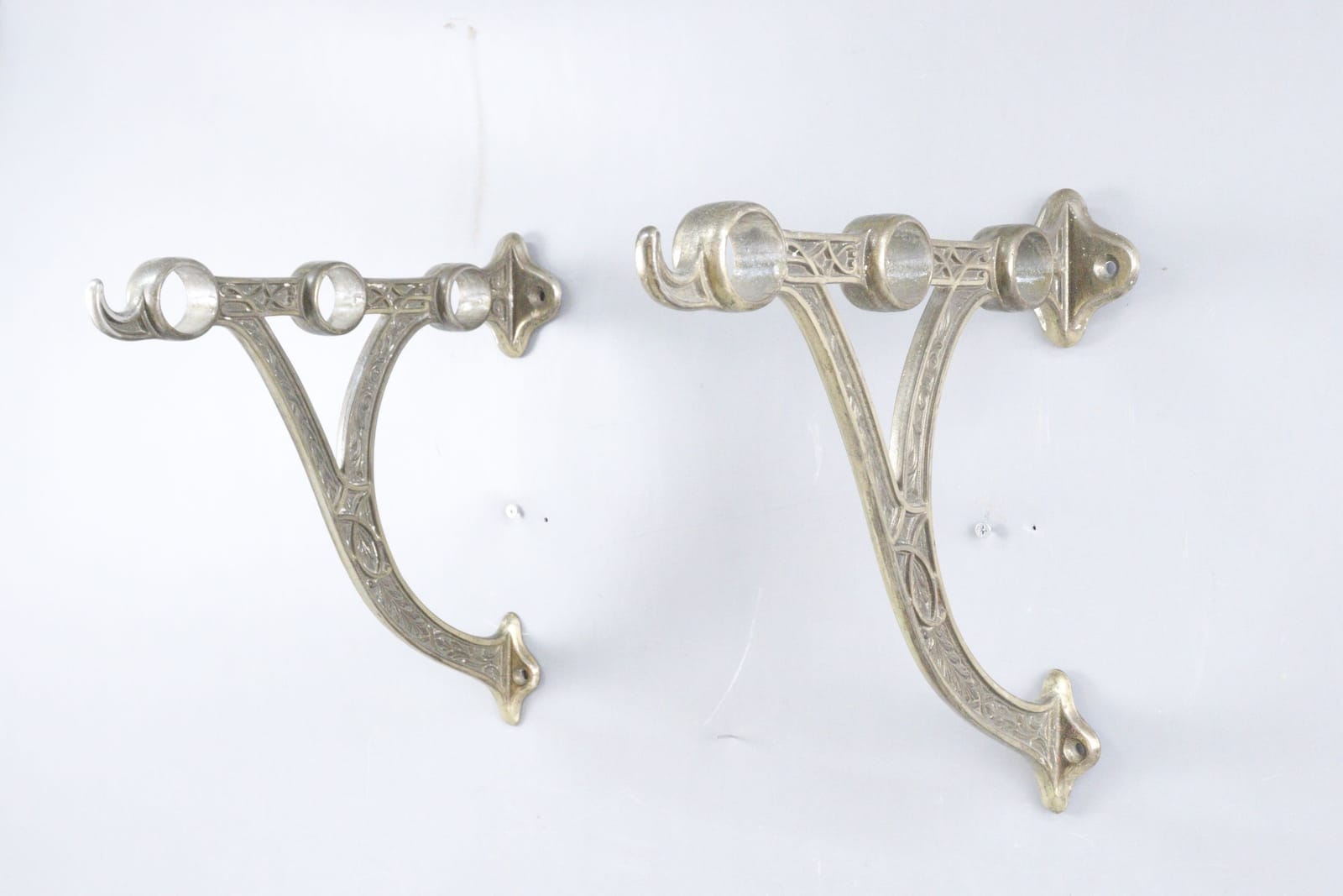 Konsoler till hatthylla, 2st, metall