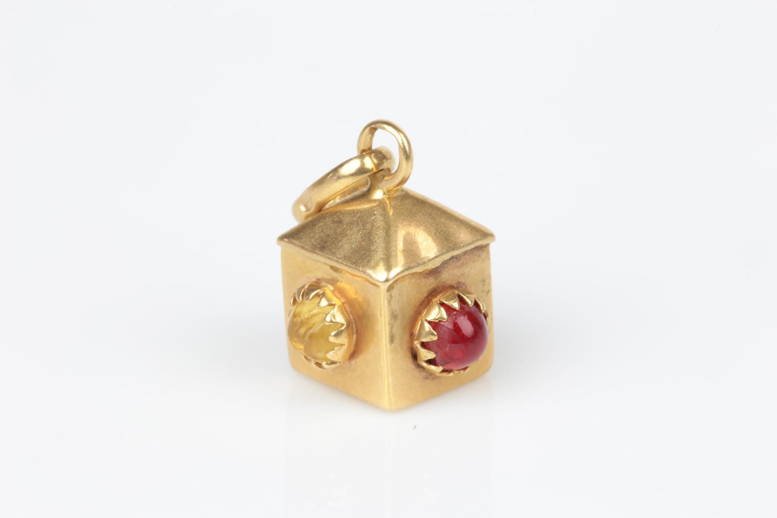 HÄNGE / BERLOCK, med röd och gul sten, guld, 18 k, ca 1,84 g