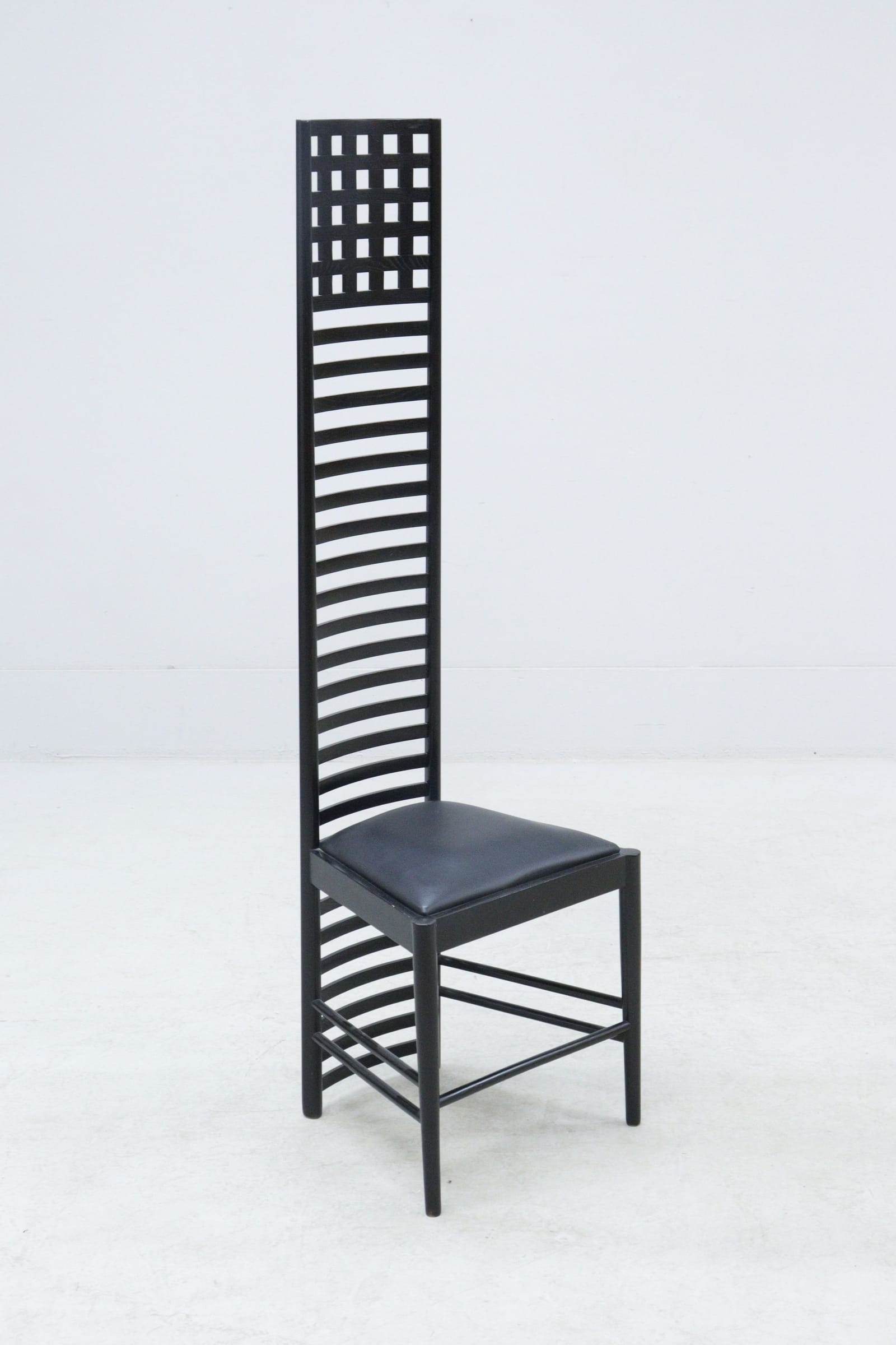 Stol med hög rygg, svartlackad, reproduktion av Mackintosh Hill House