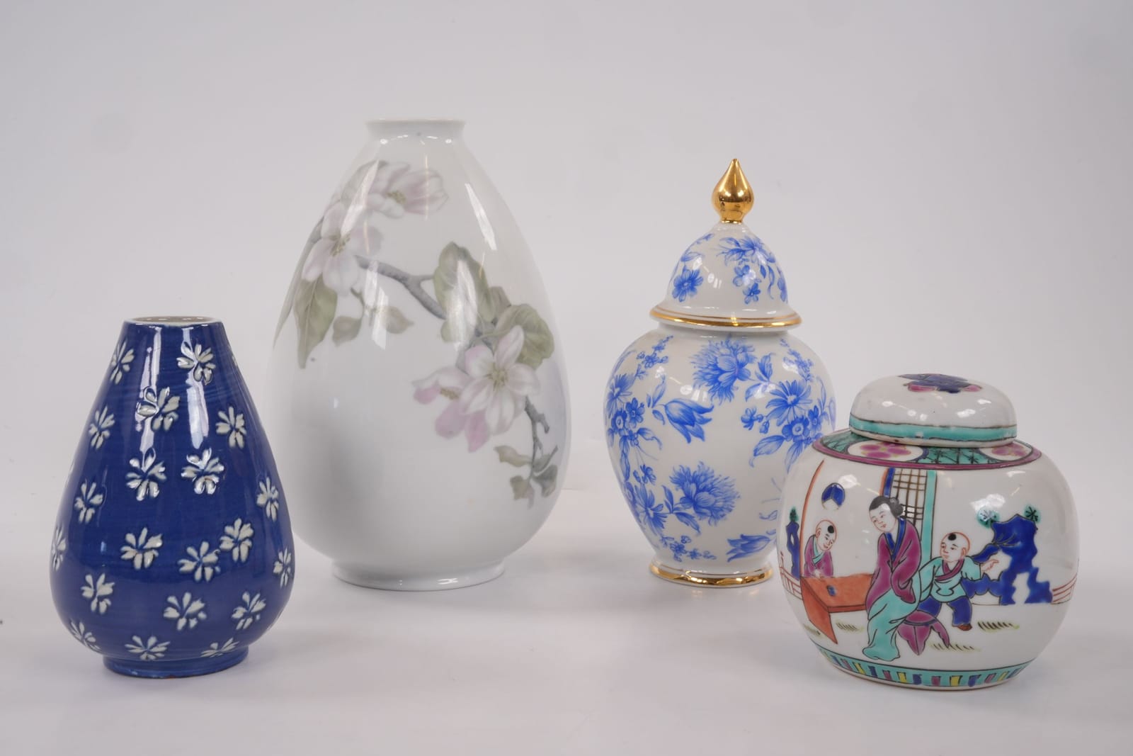 VASER, 2 st, samt LOCKURNOR, 2 st, bl.a. Rosenthal, samt Ingrid Atterberg, Upsala-Ekeby