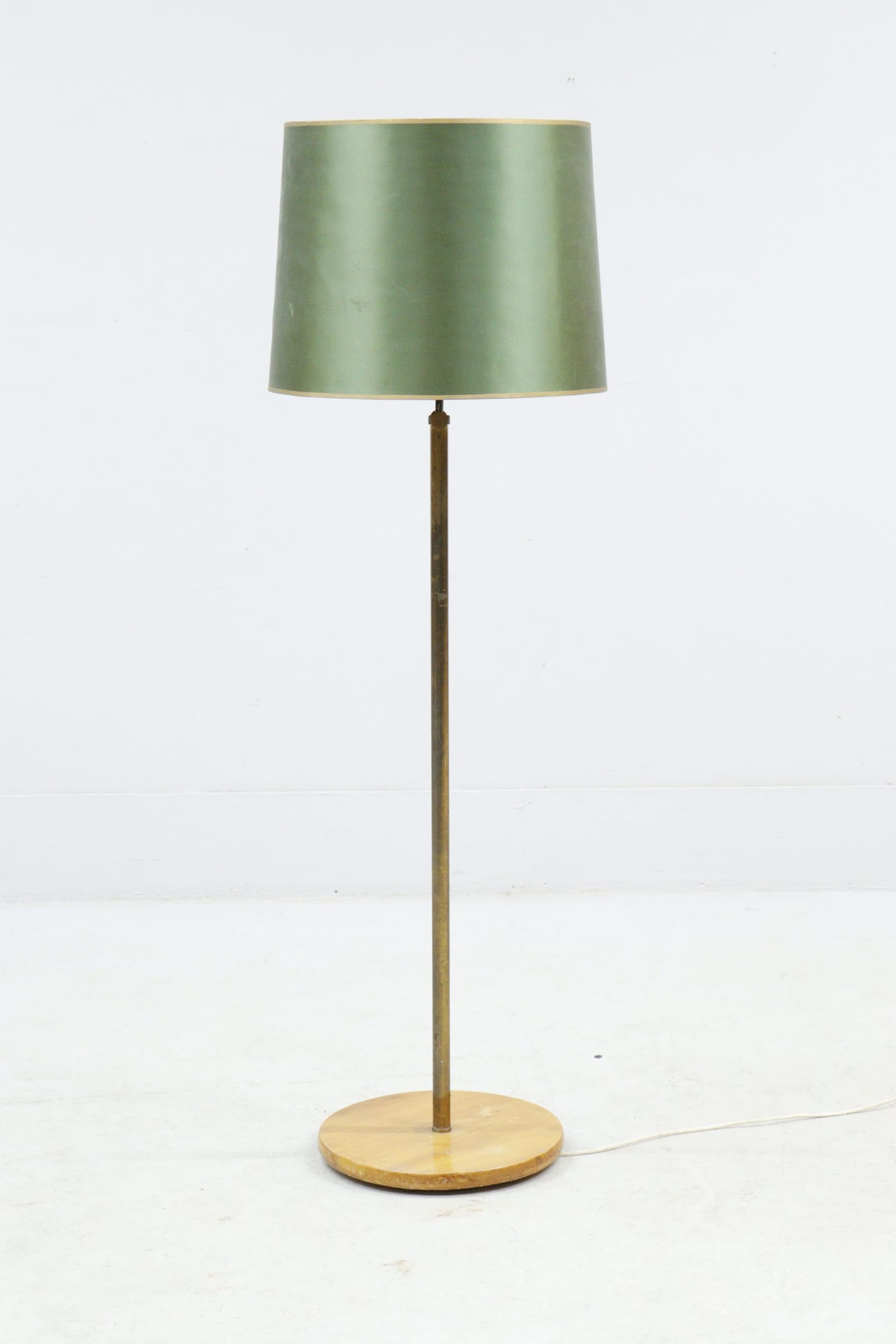 Golvlampa, trä och metall, 2 ljuspunkter
