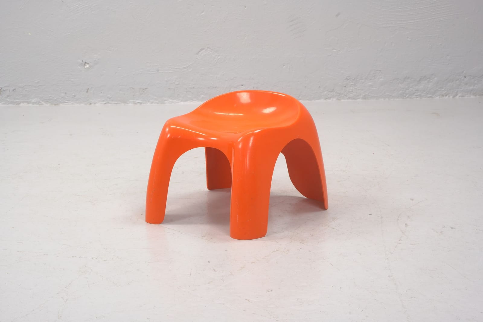 STACY DUKES (1934–2019), pall, "Efebino", orange plast, Artemide, Milano, Italien