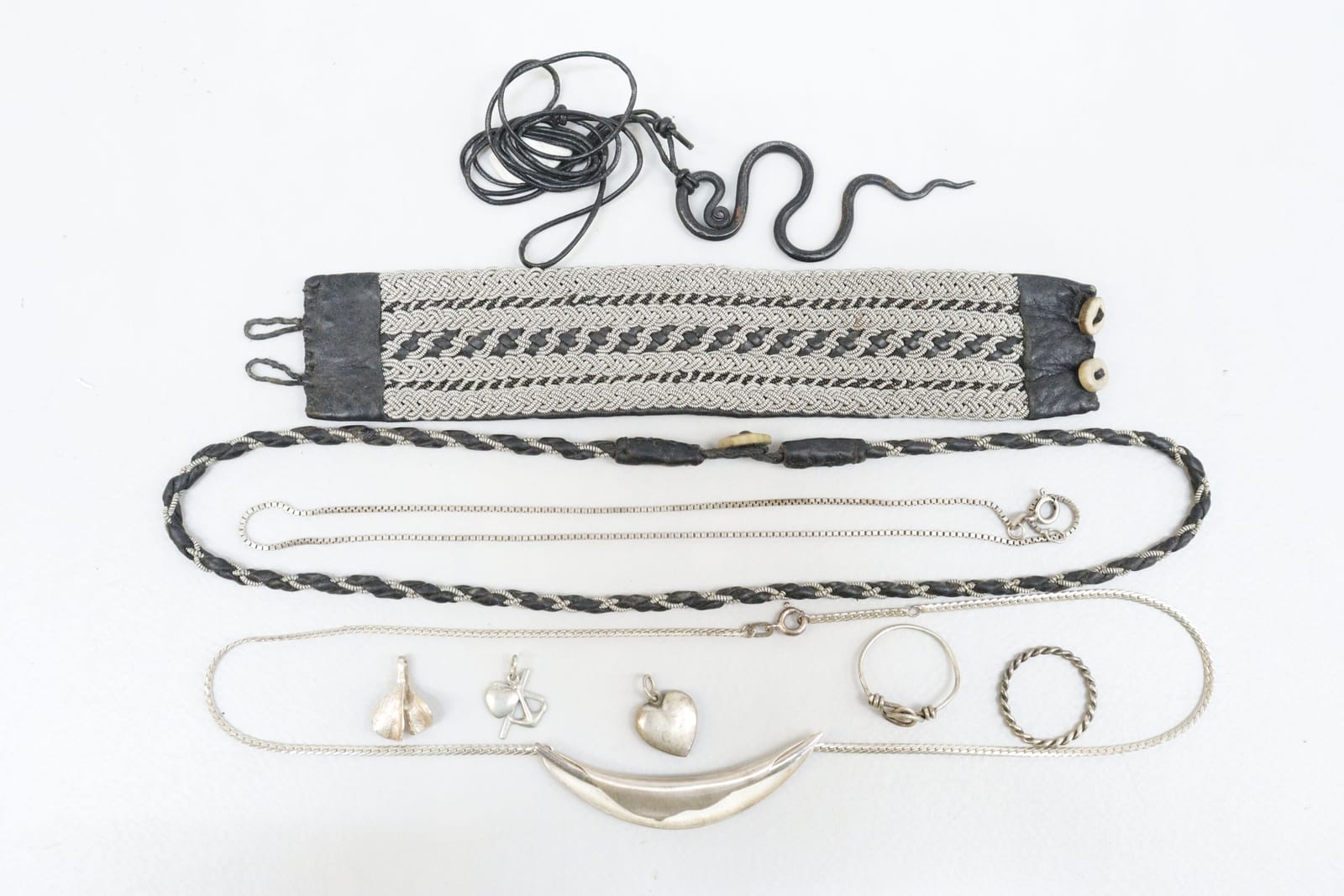 Armband, sameslöjd, halsband och silversmycken
