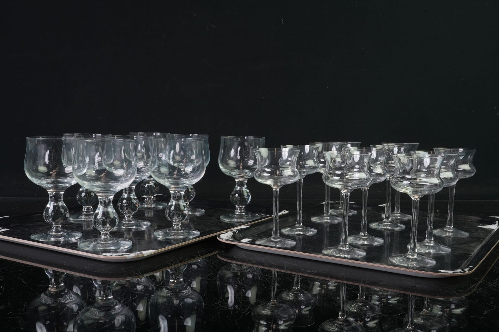 VINGLAS, 8 st, samt LIKÖRGLAS, 11 st, bl.a. Orrefors