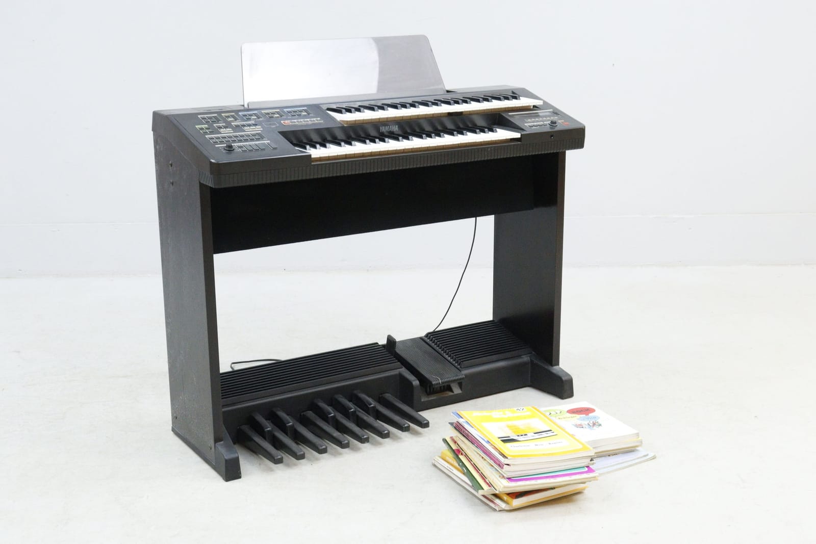 Elpiano, Yamaha ME-55A, samt notböcker
