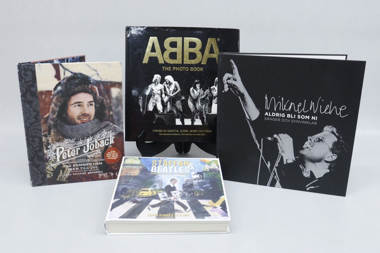 Böcker, 4st, Peter Jöback, Abba, Mikael Wiehe och Staffan & Beatles