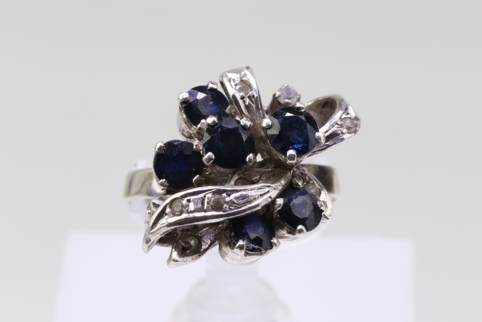 RING med mörkblå och vita stenar, silver, Mema