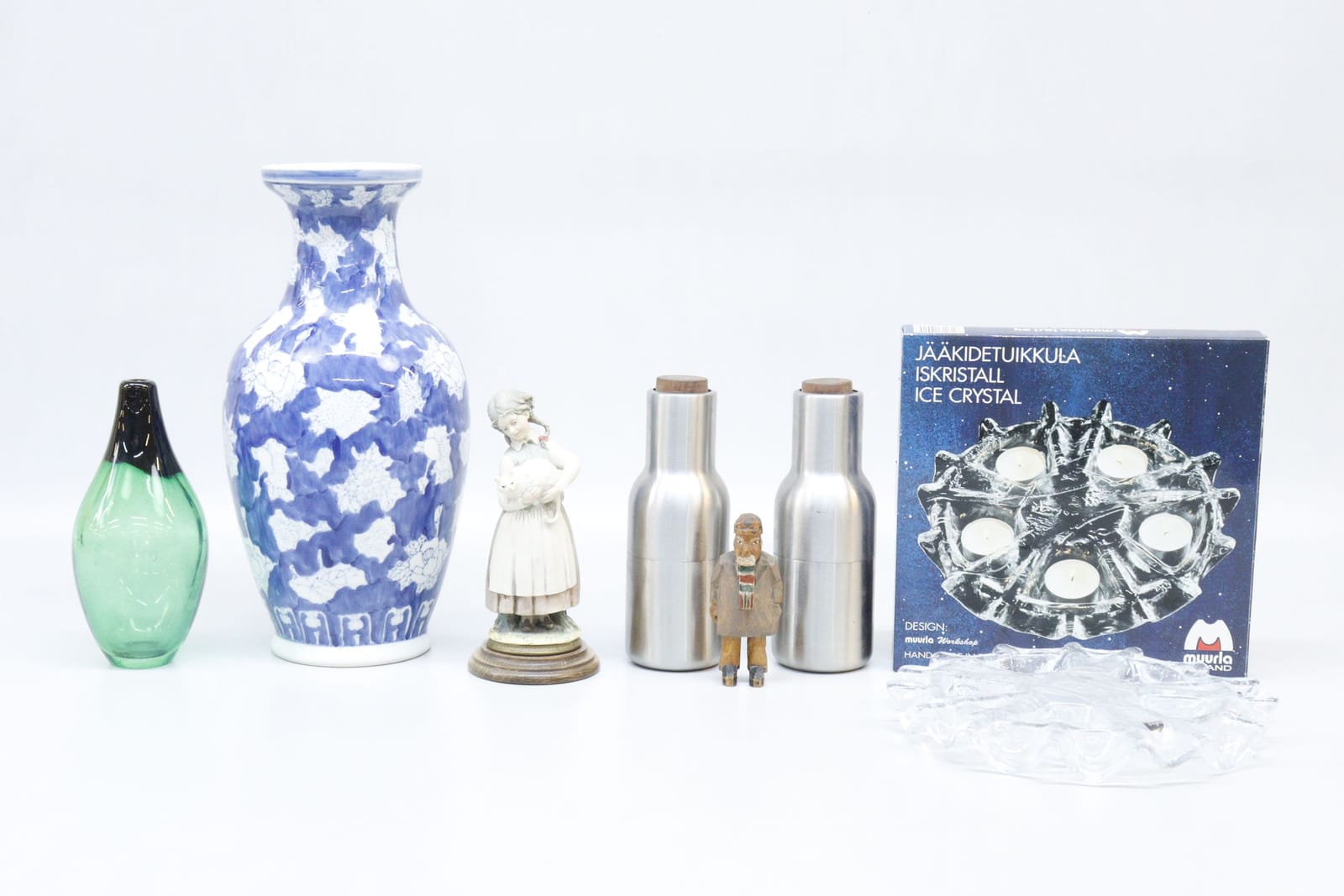 Vaser, figurer mm, bla Studio von Sydow