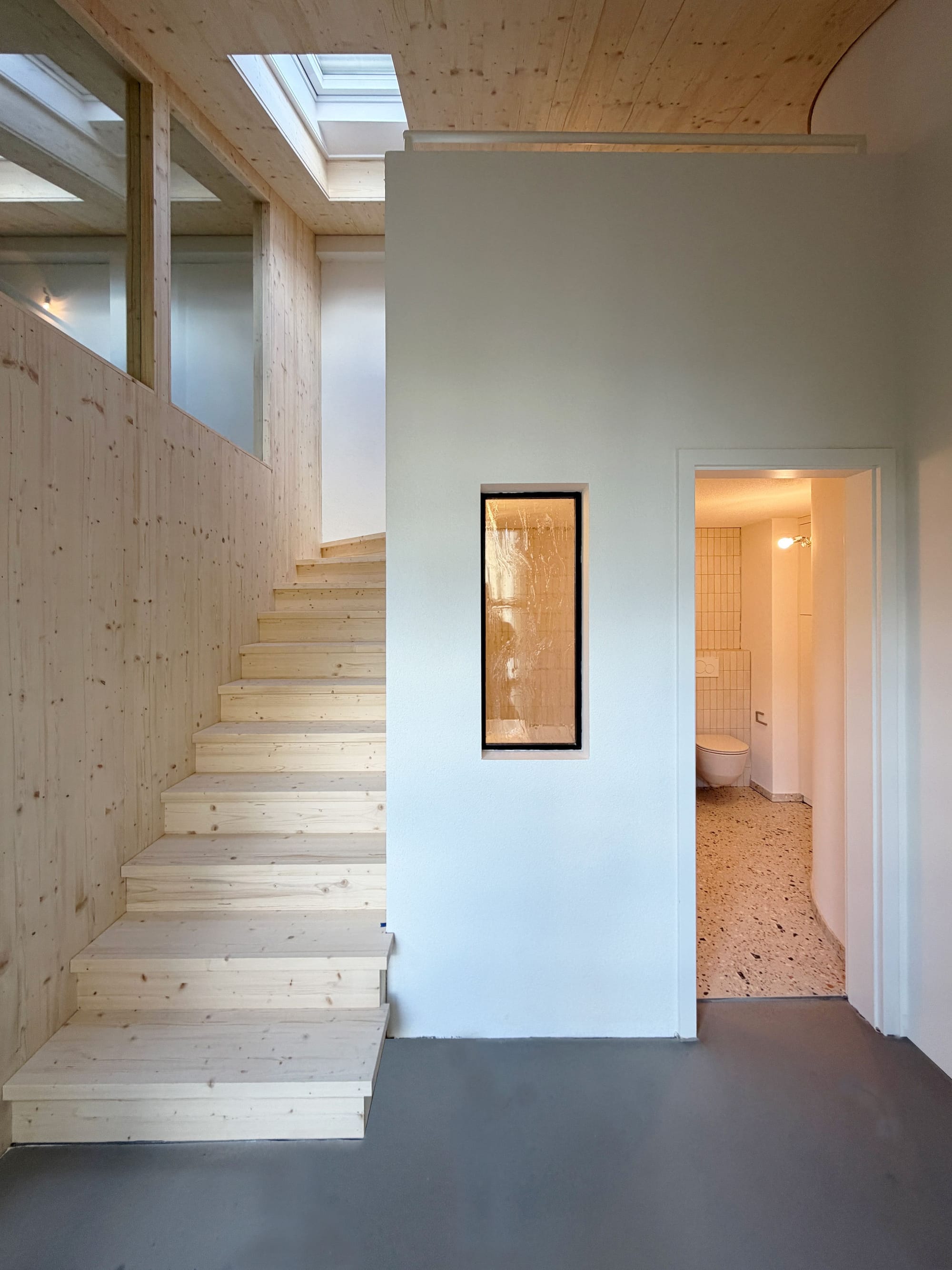 4057 B8 260521 Badezimmer Treppe