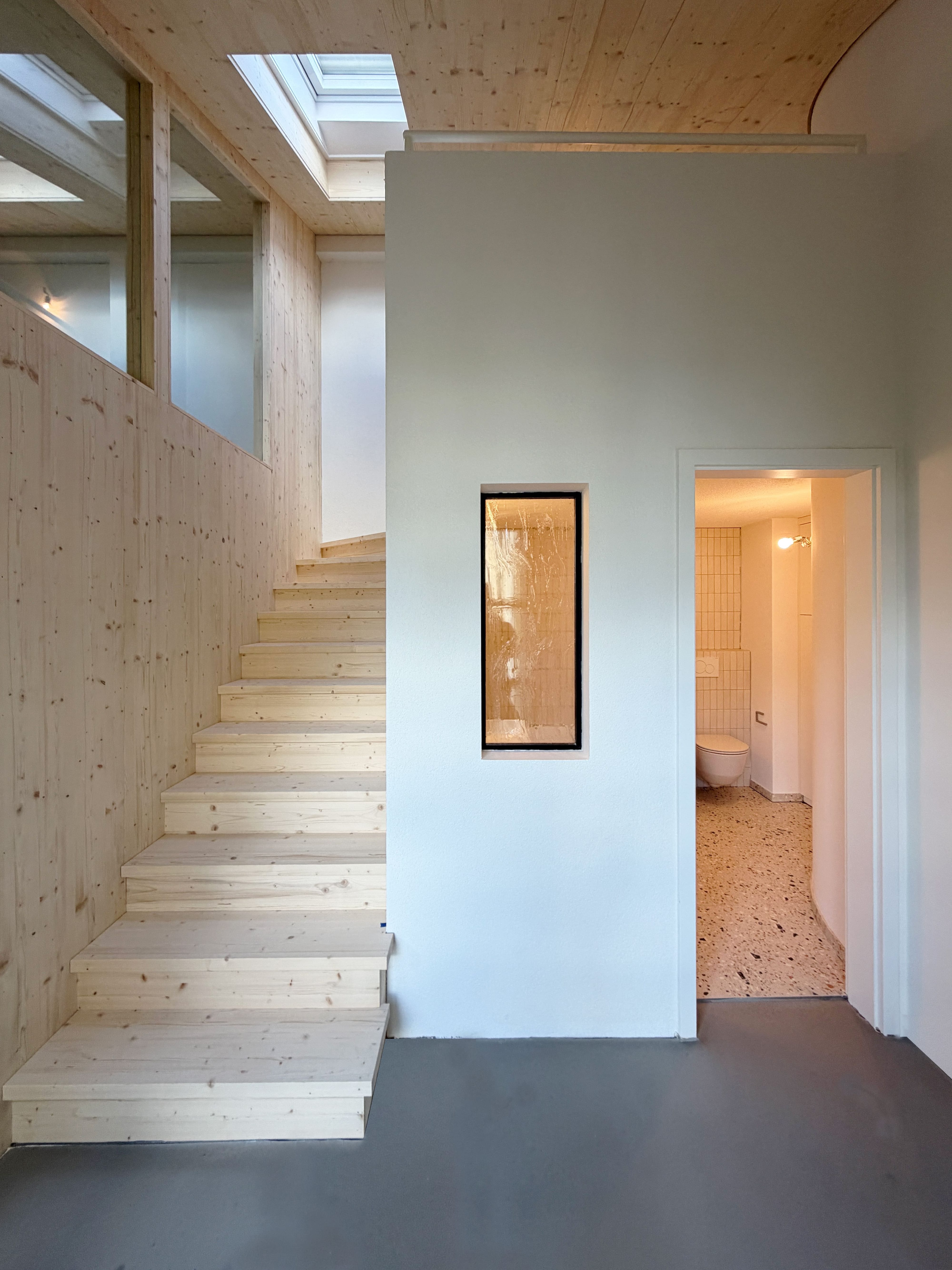 4057 B8 260521 Badezimmer Treppe