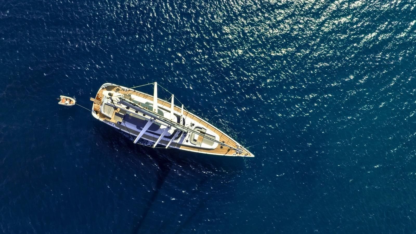 overview of the sailing yacht jasmina