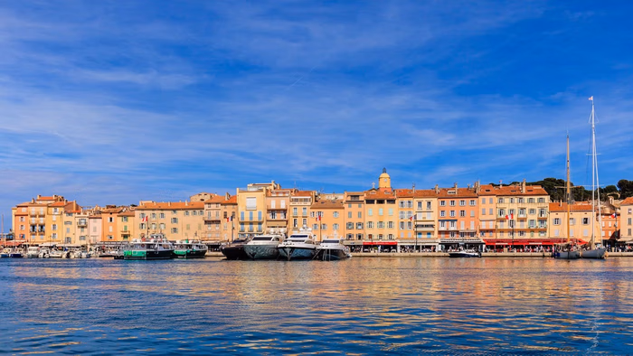 Saint-Tropez is one of the most visited and glamorous cities on the French Riviera with a beautiful old town. A string of trendy shops, bars and restaurants face the bay, where you can always see yachts moored, some really luxurious.