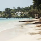 Beachfront Deluxe Suite 4