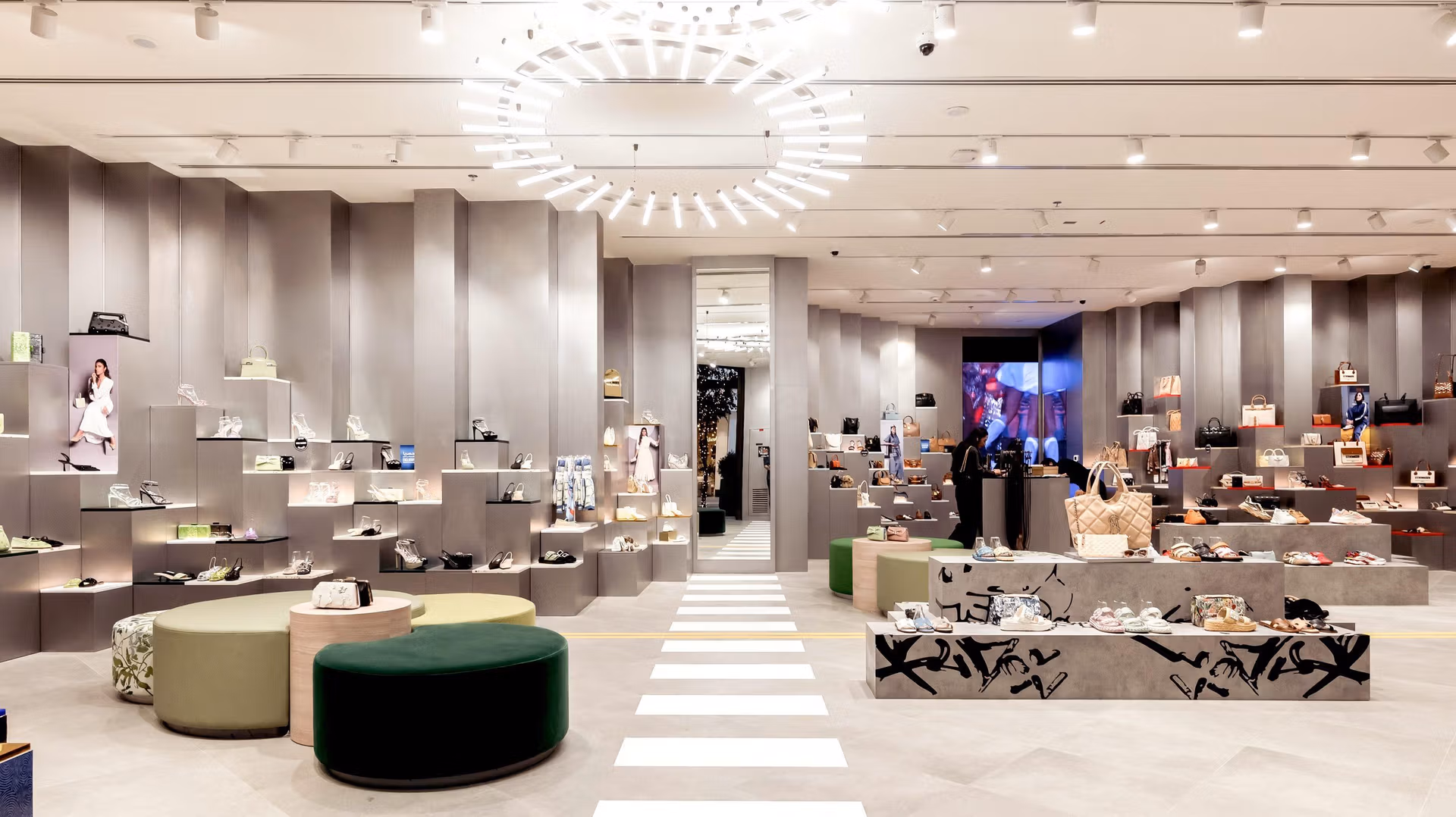 02 Steve Madden DHM store