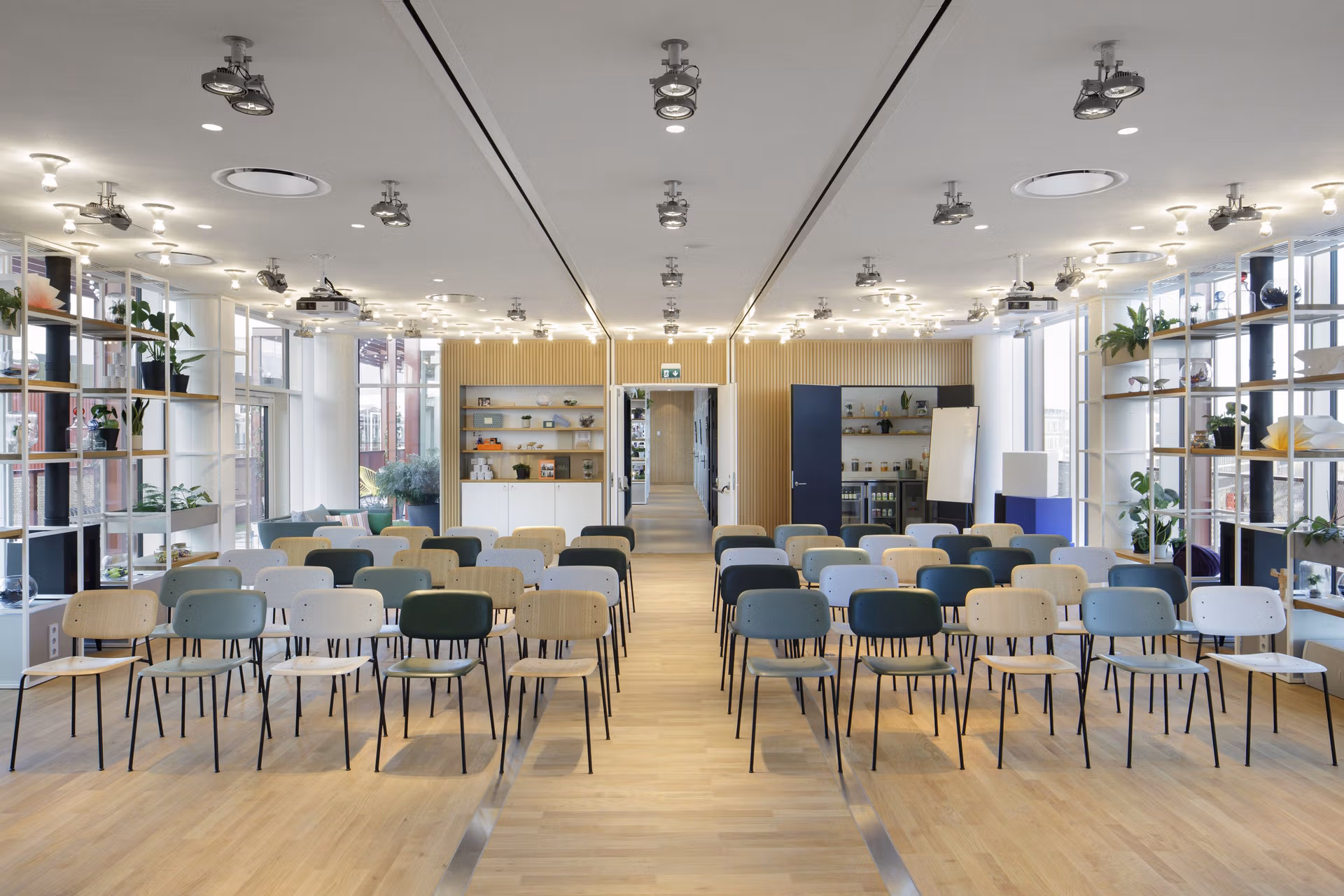 18 Zoku CPH meetingroom3
