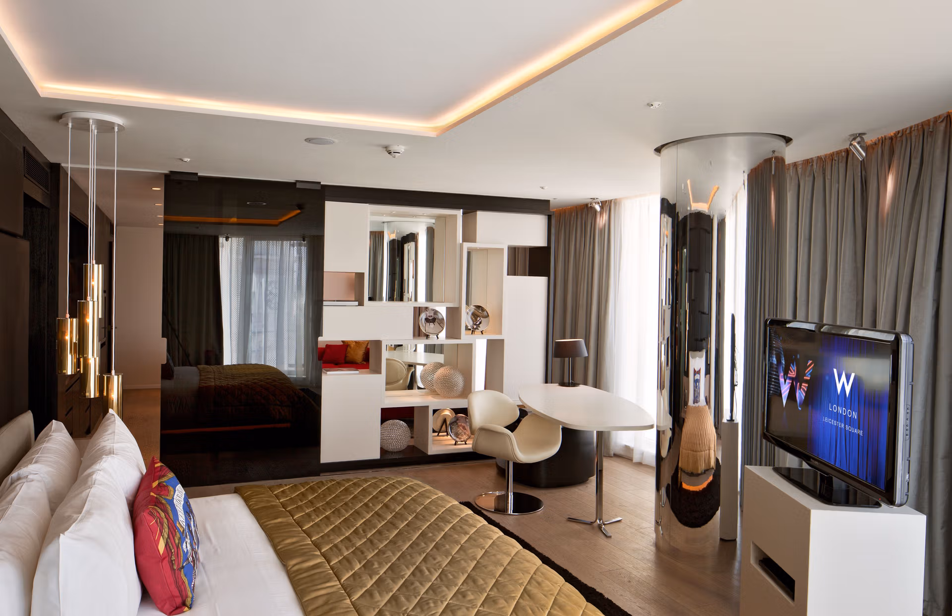 Wow suite bed room01