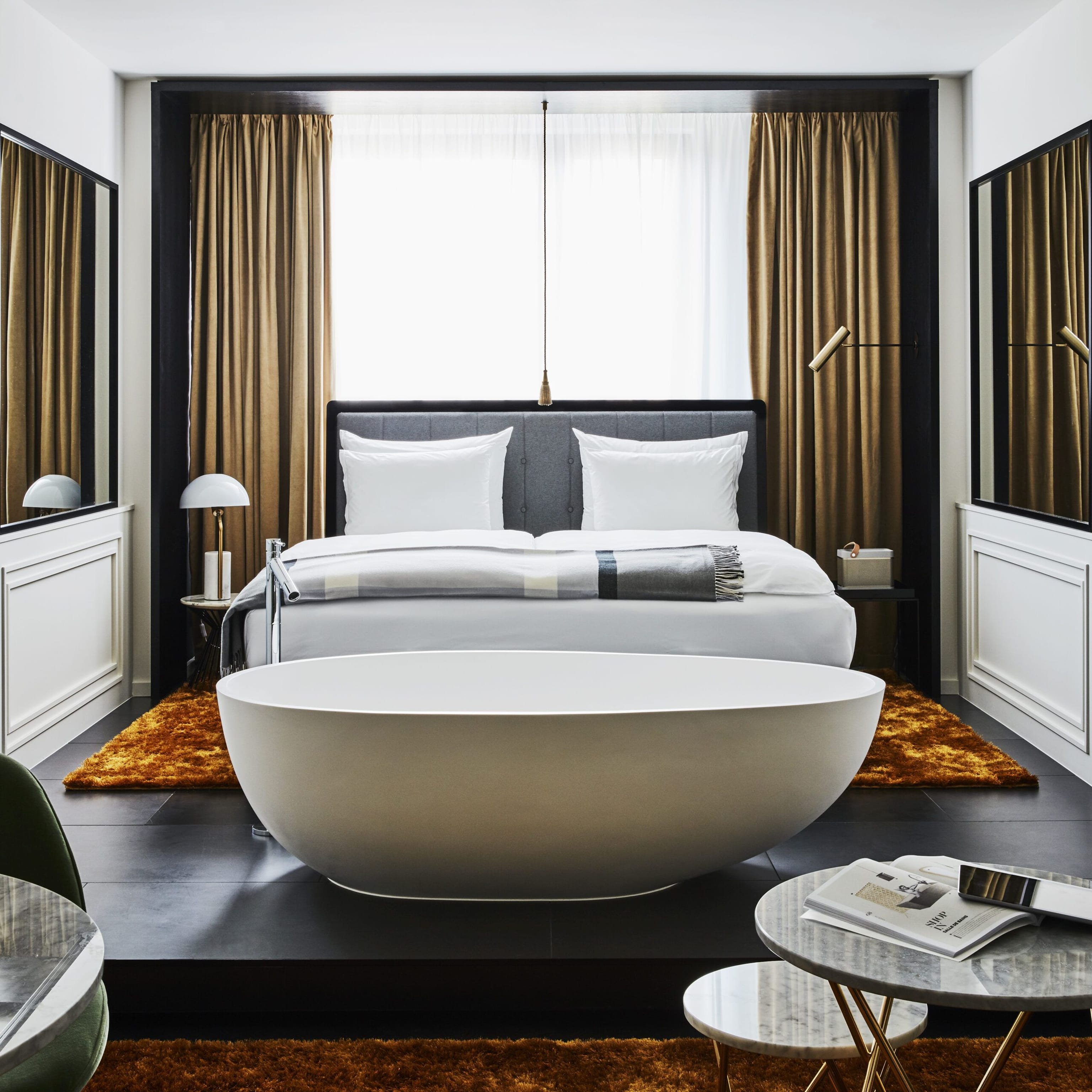 01 roomers munich deluxe premium room 2026 05 20 083730 urrk