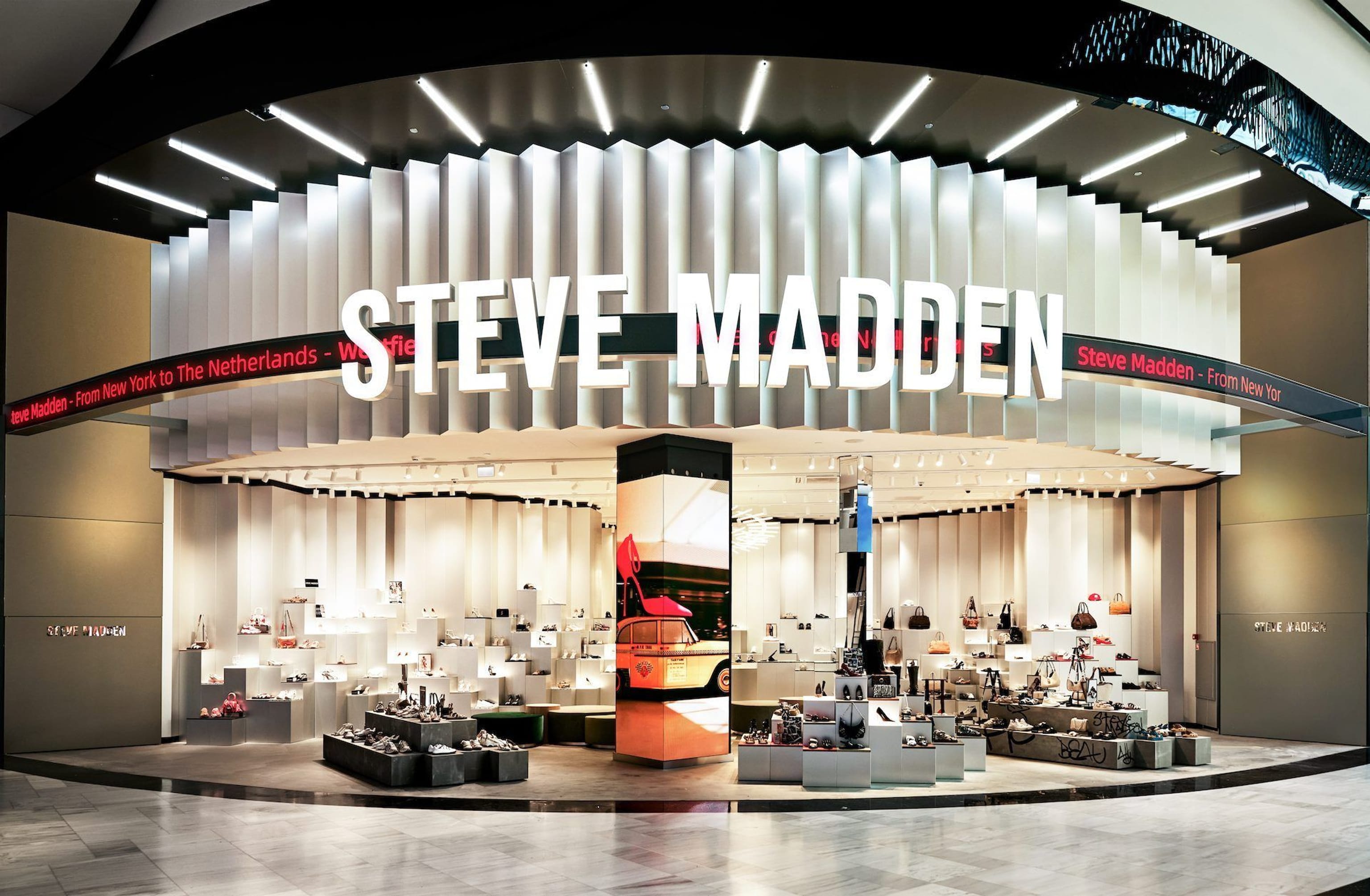 01 Steve Madden Westfield Mallofthe Netherlands concrete