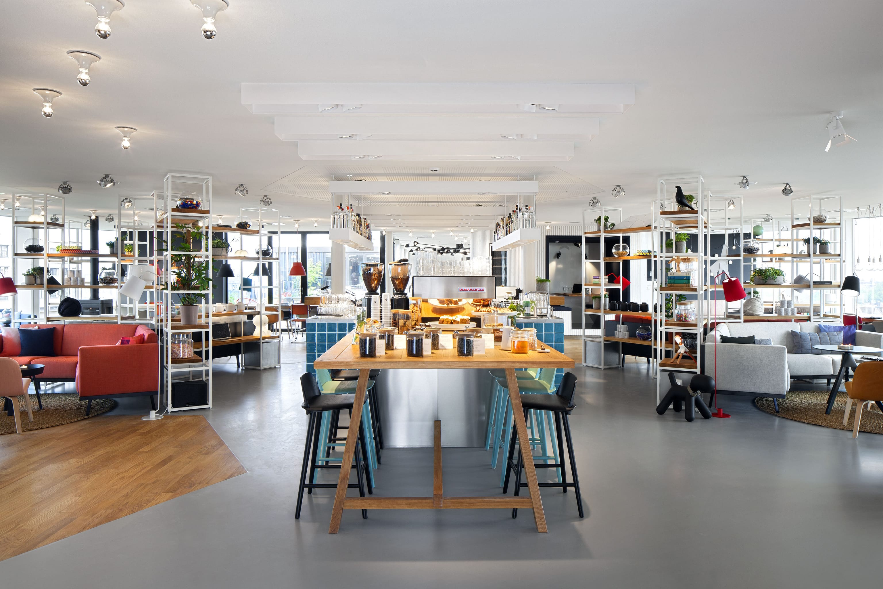 02 zoku living area