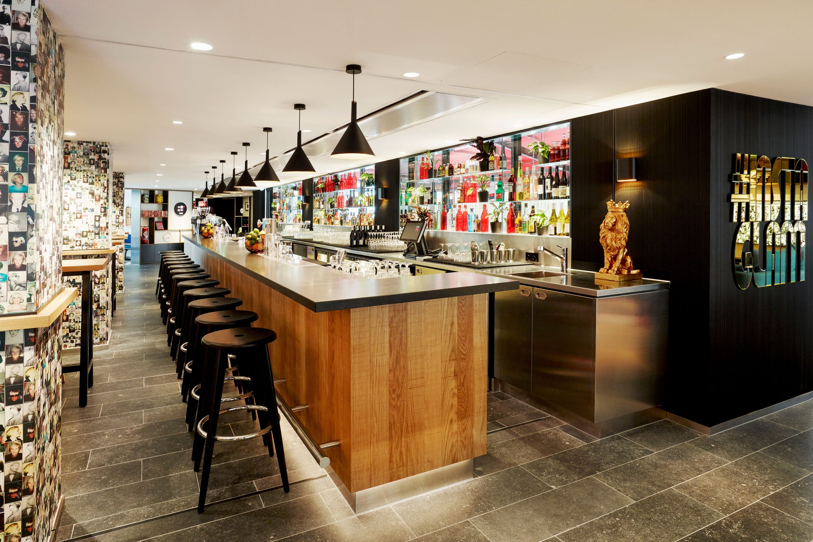 03 citizen M PCE canteen bar