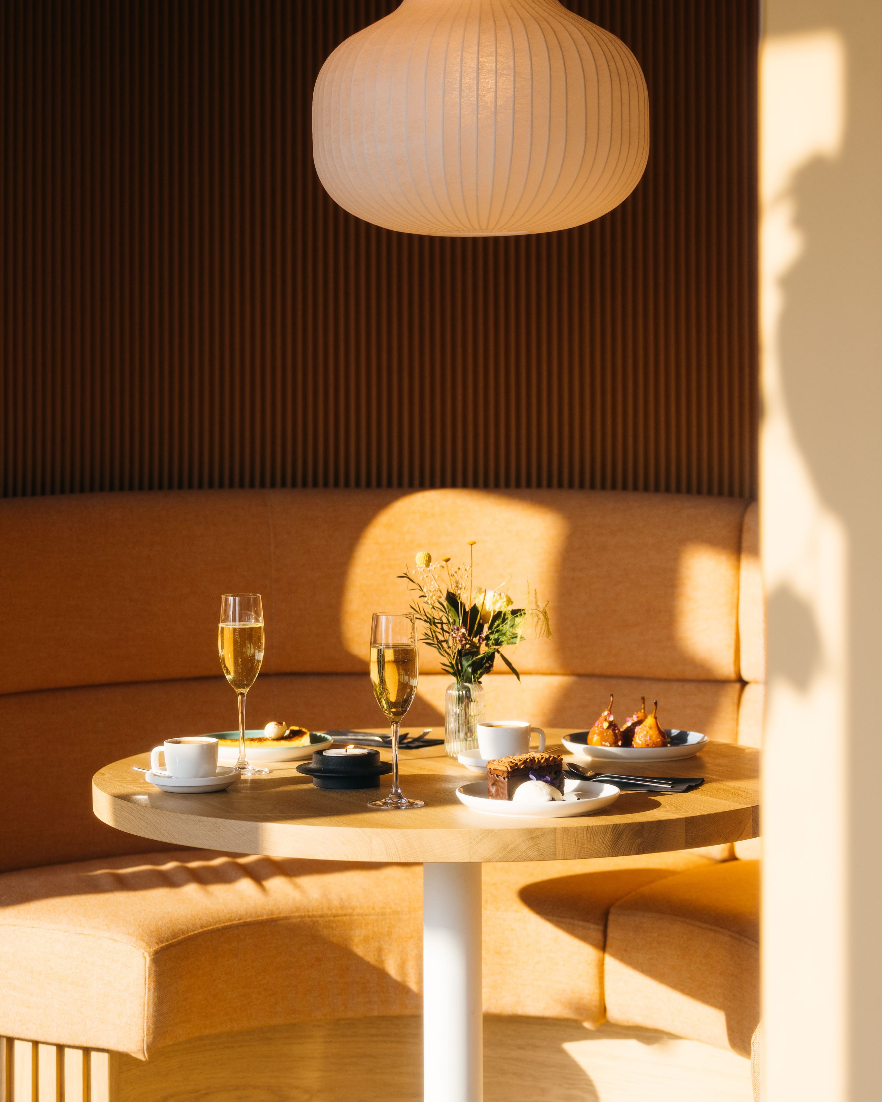 07 Zoku Amsterdam Living Kitchen Dessert Dining Booth