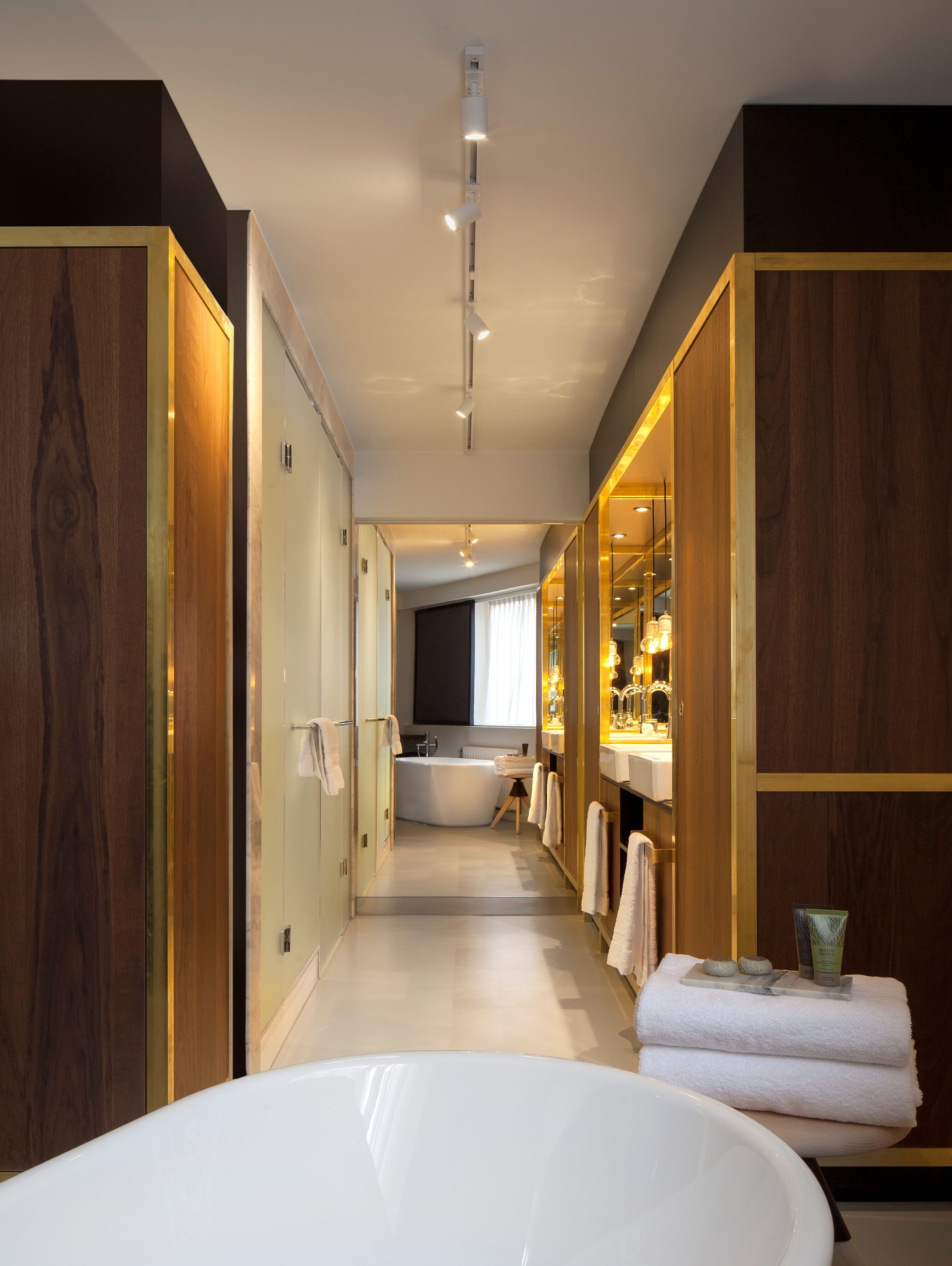 INK suite 02