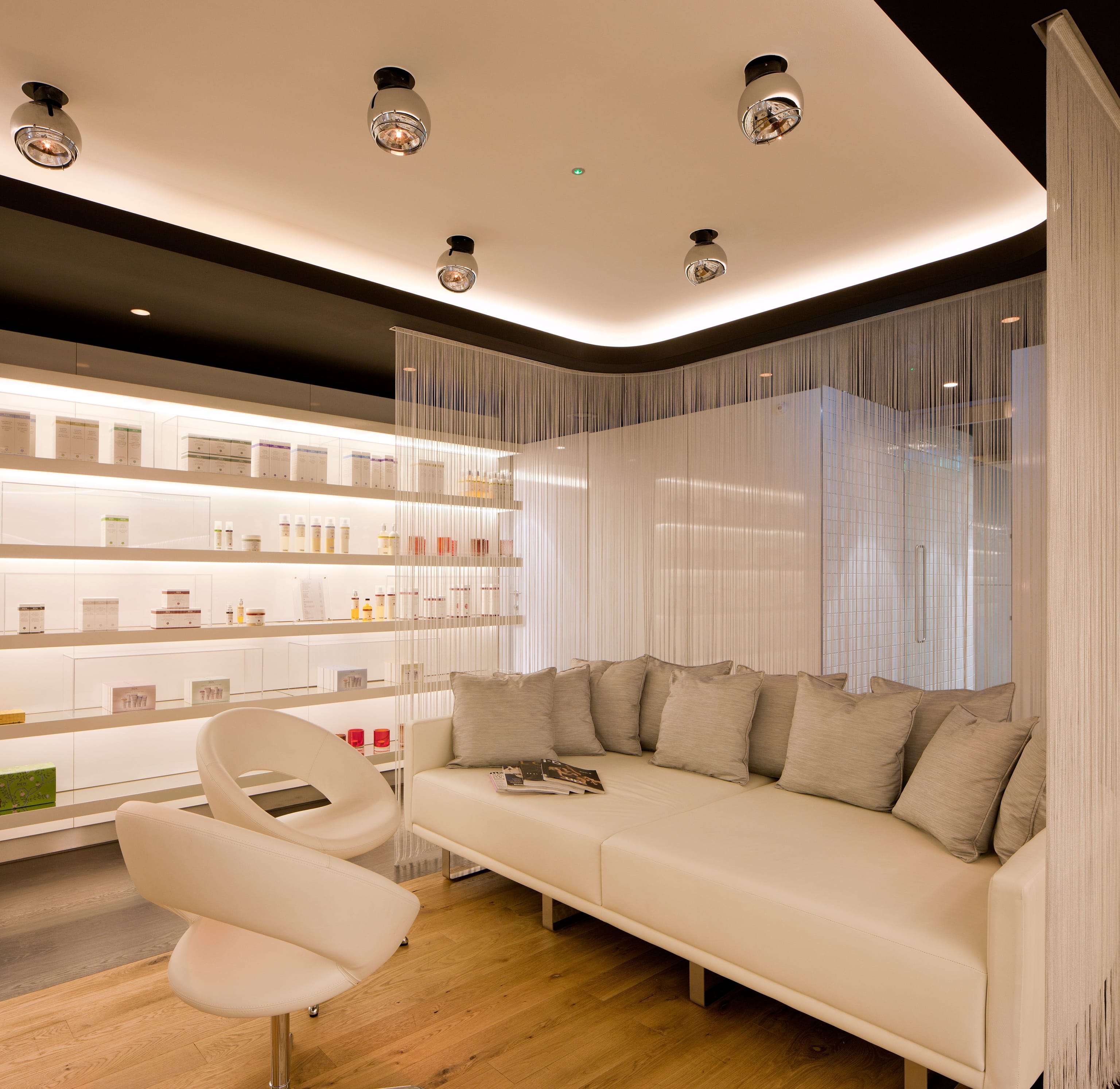 Away spa central area01
