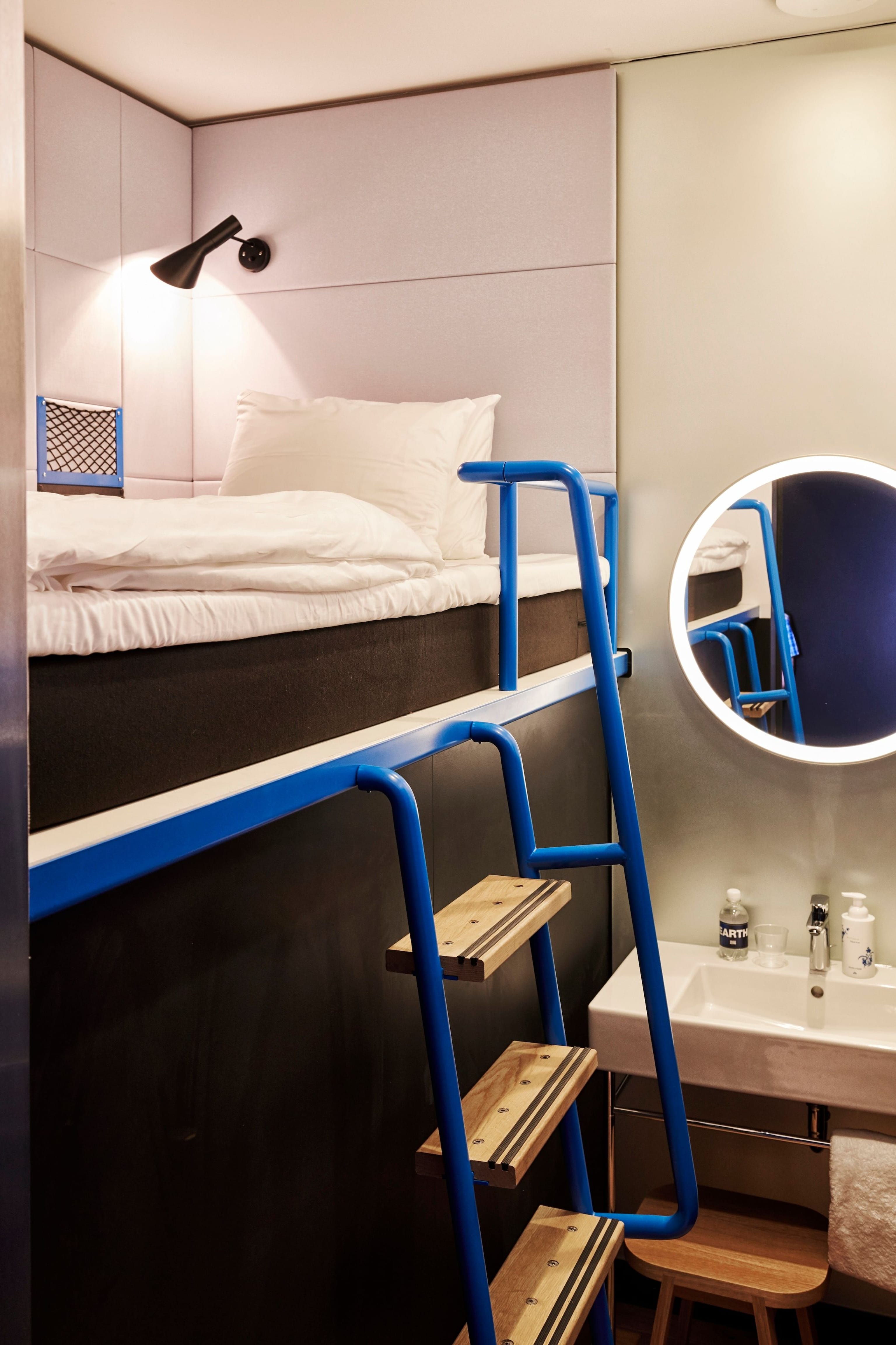 Concrete klm sea sleepcabine01