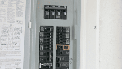 power box showing 15 or 20 amp circuits