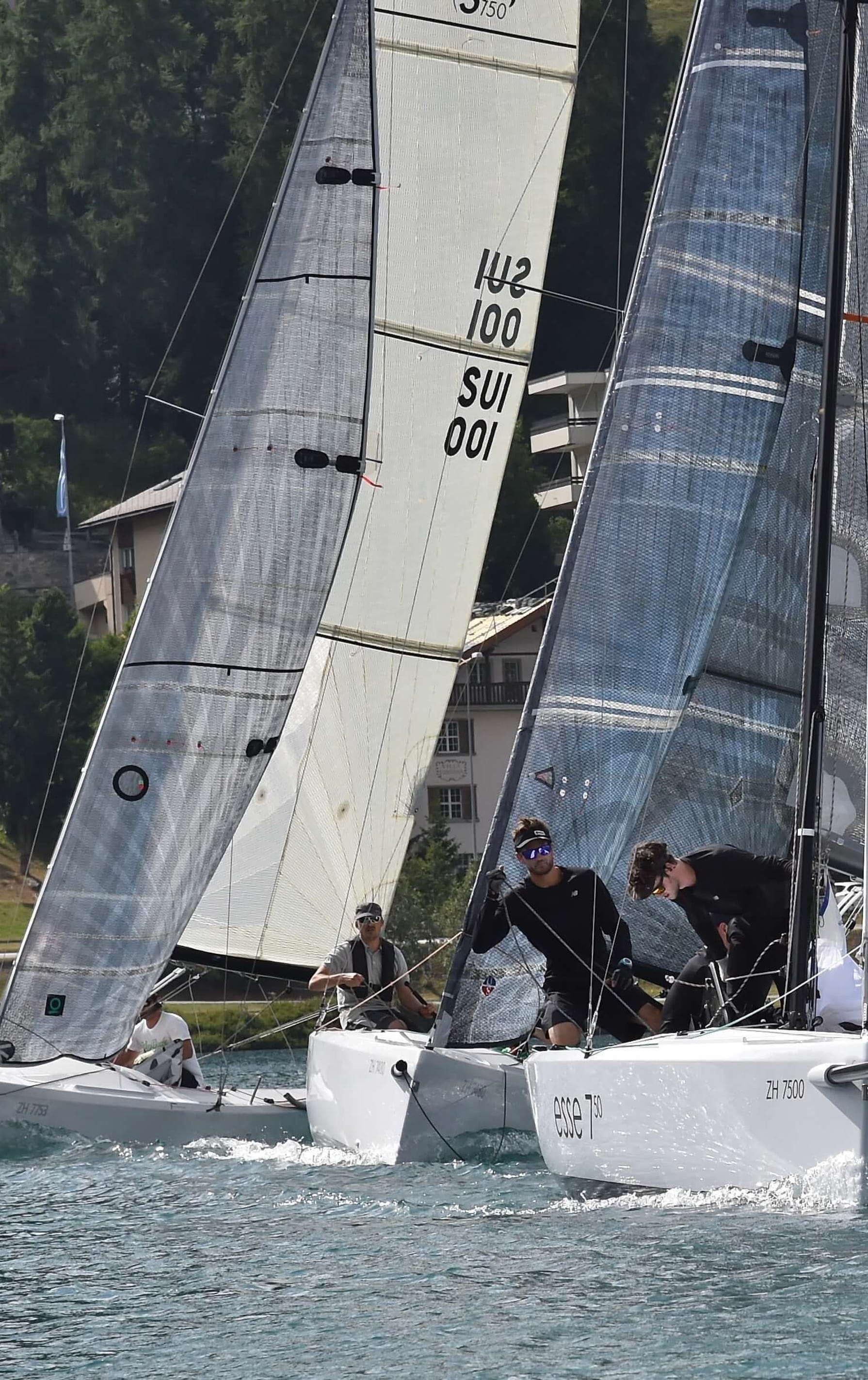 Die esse 750 ein Segelboot, dass alleine und zu zweit begeistert und Spass macht. Eine echtes Renn-Segelboot.