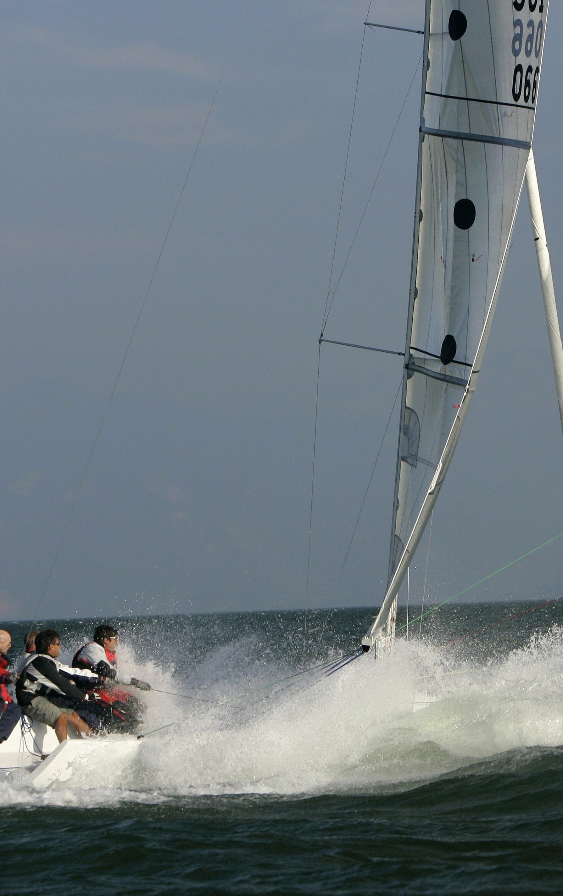 Esse 850 im vollen Einsatz beim Segeln.