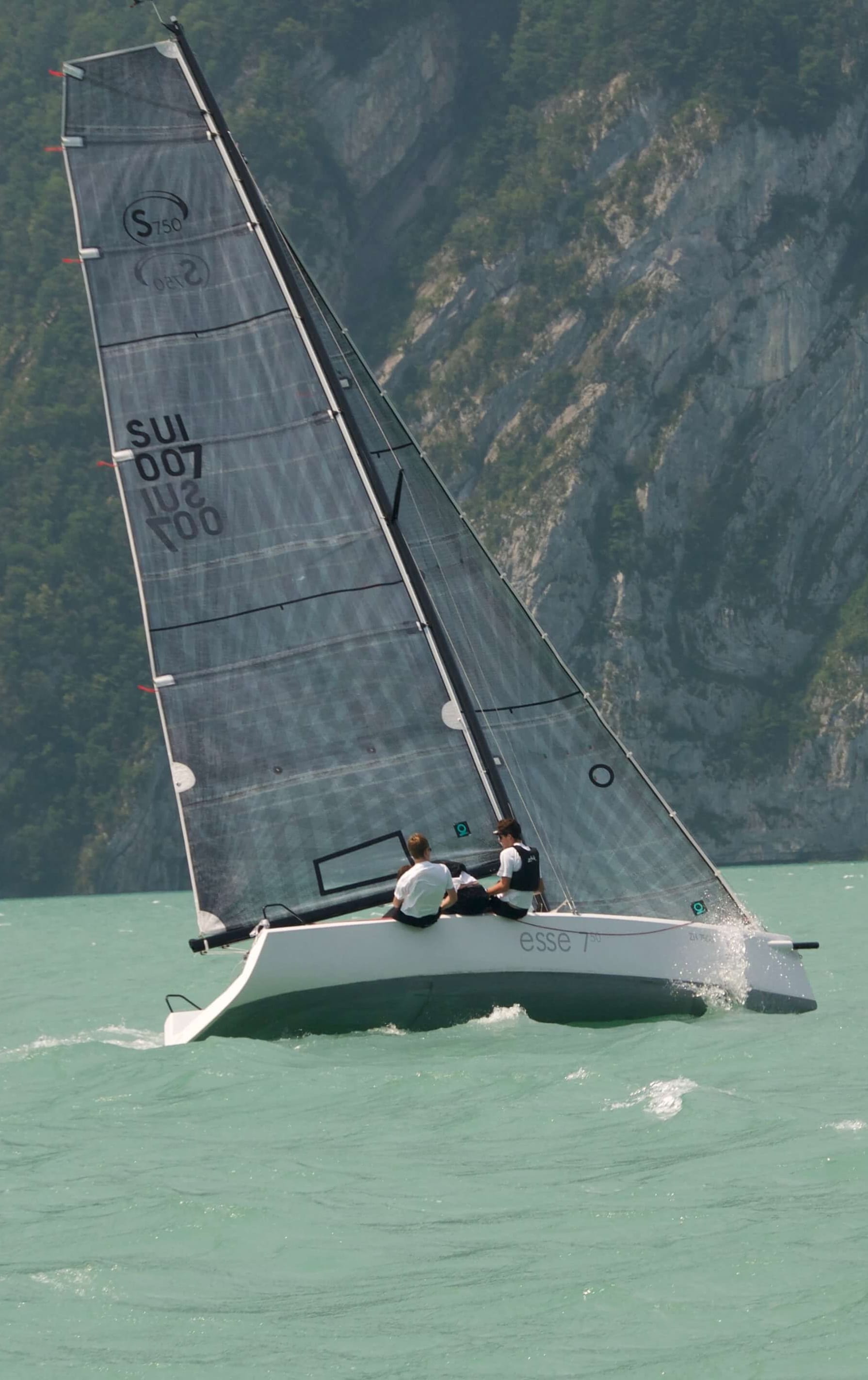 Esse 750: Ermöglicht wird das Einhandsegeln – unter allen Bedingungen