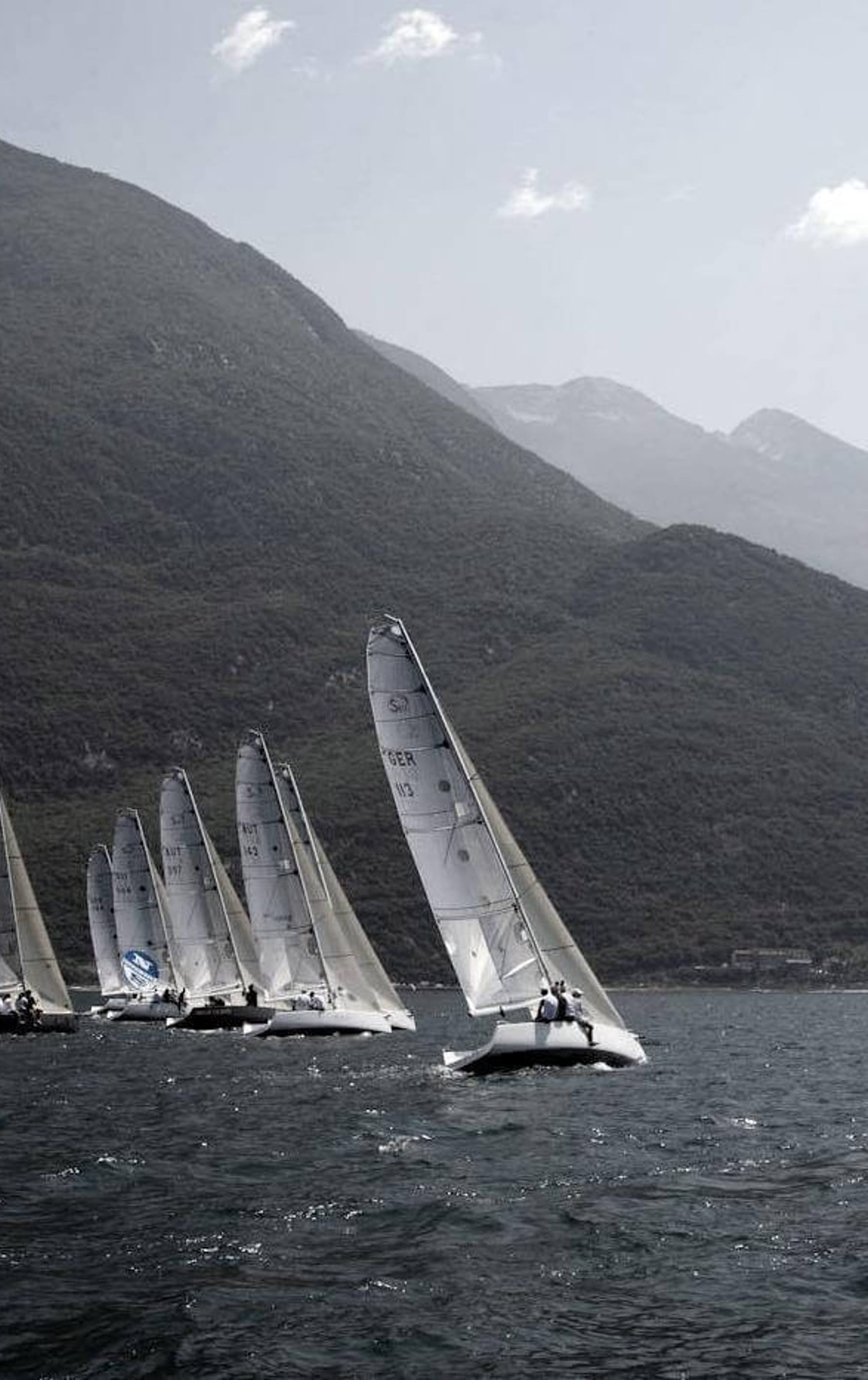 Esse Segelboote auf dem See: Die ESSE 850, Ideal auch für eine Regatta.