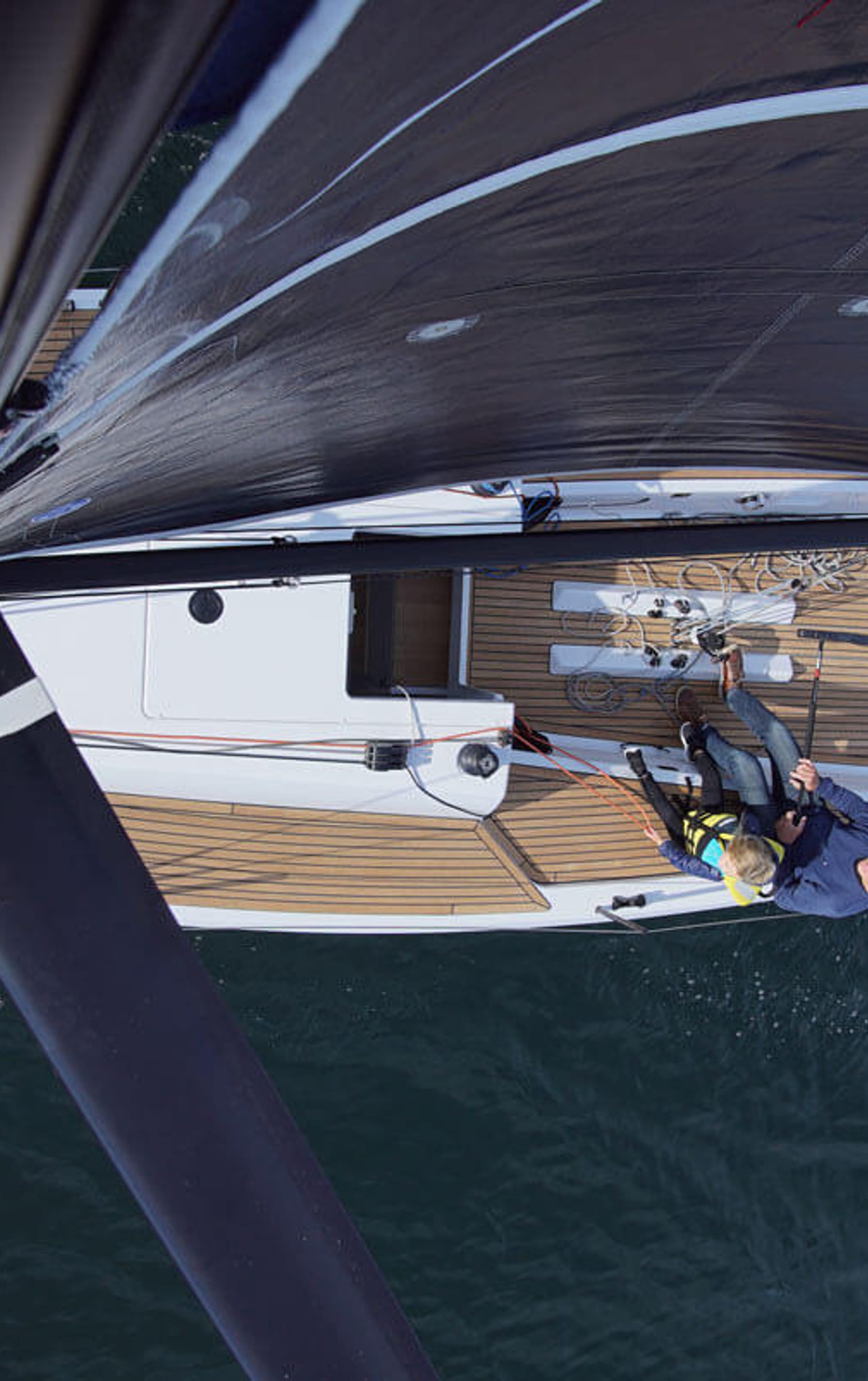 Der komfortable Weekend-Cruiser. Die esse 330 von oben.