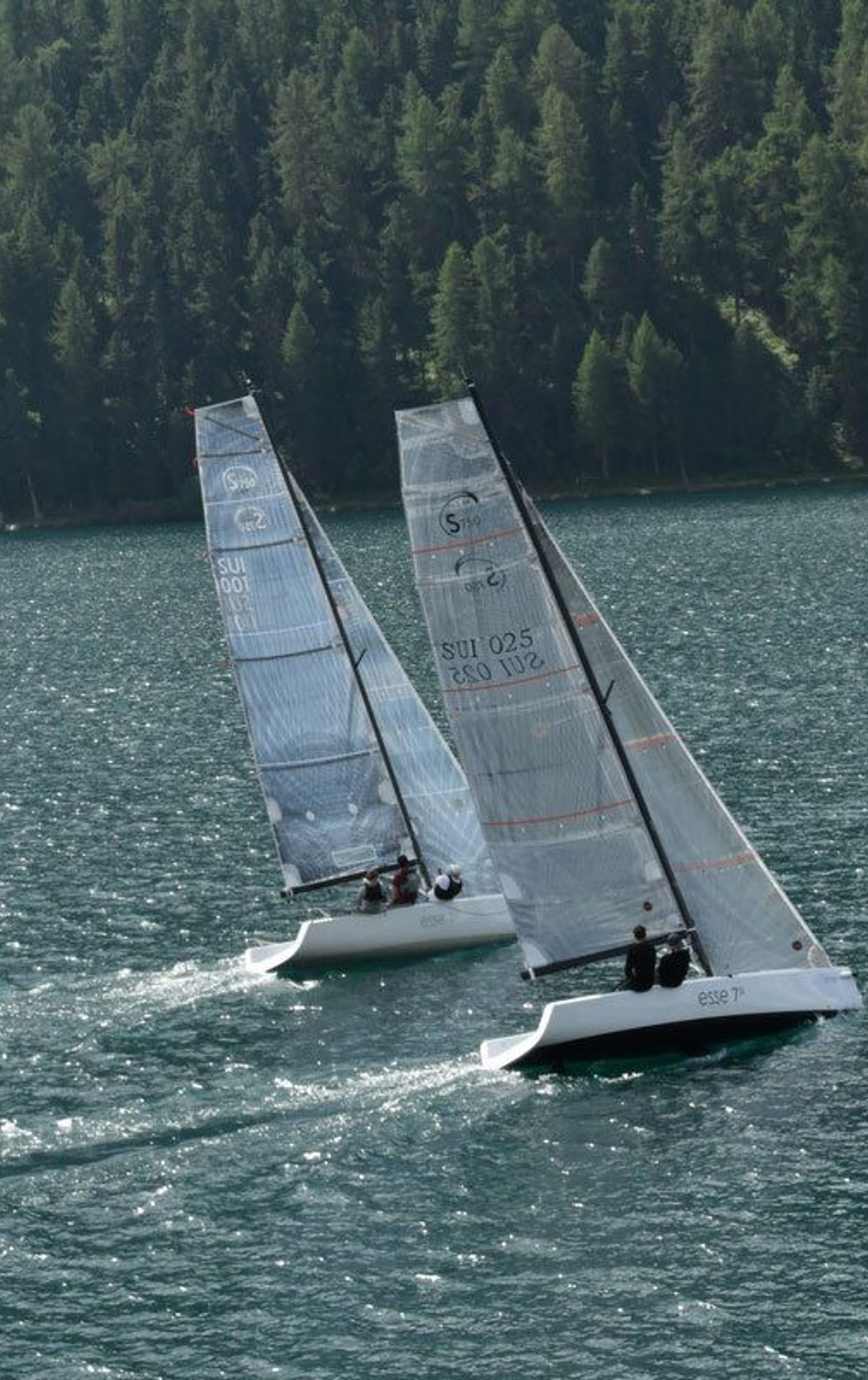 Der Racer für Einhandsegler. Die esse 750 - Der Bootskörper und das Deck werden als Carbon-Sandwich im Infusionsverfahren hergestellt.