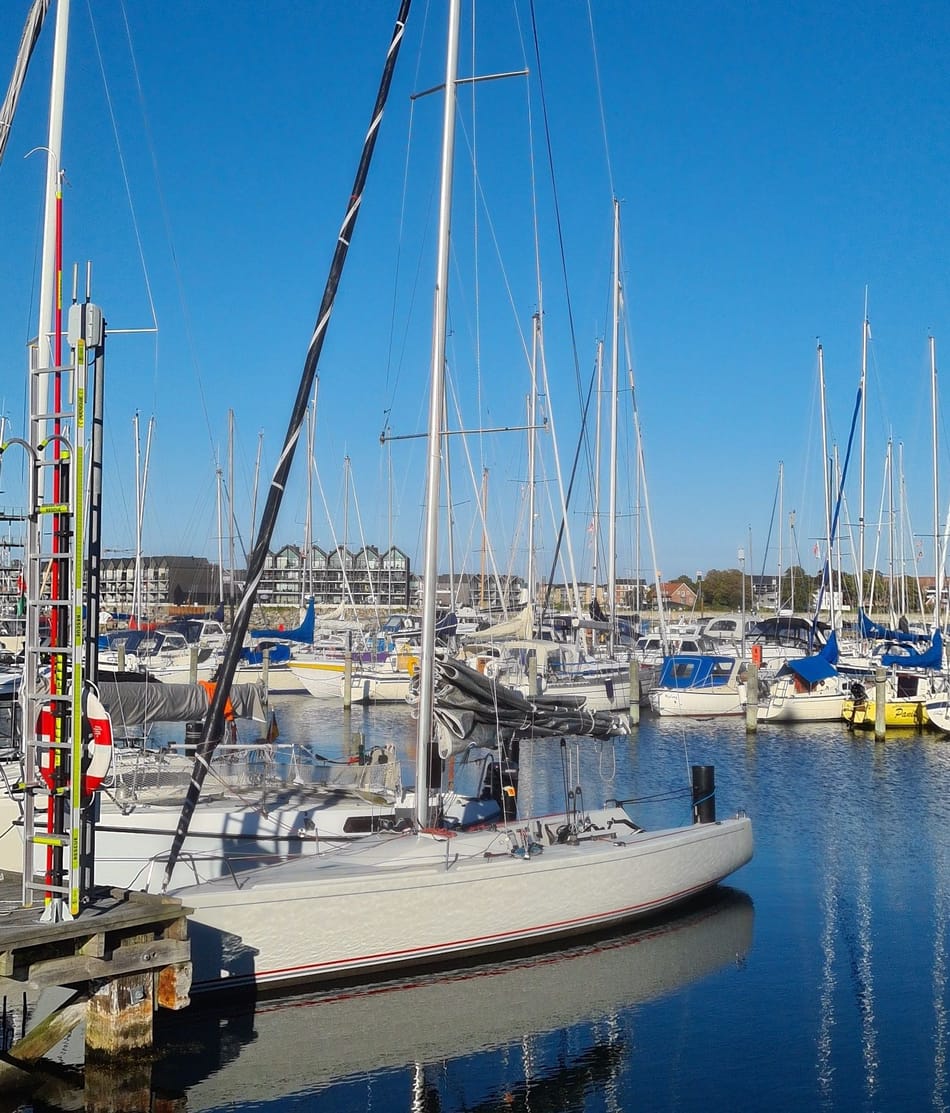 Esse 850 Silverruder: Die Segelyacht in der Werft.