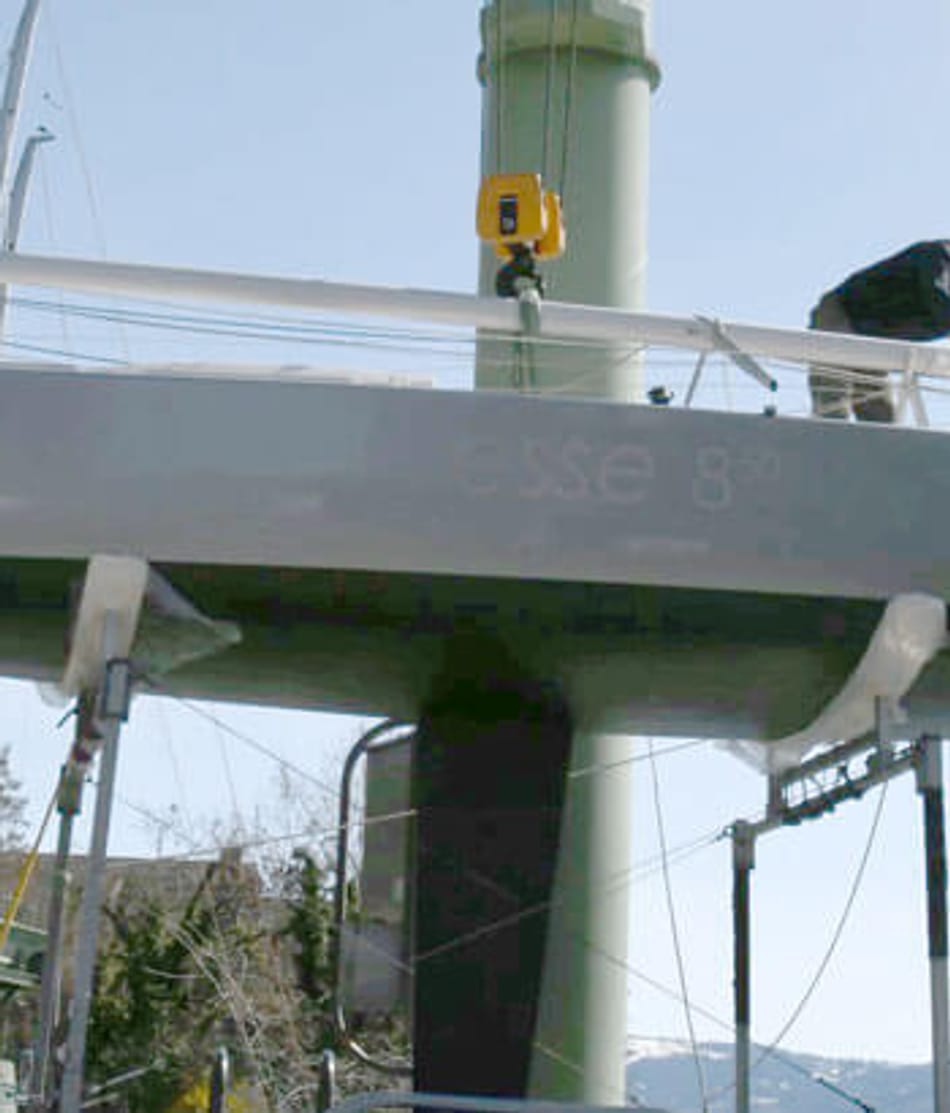 Einwassern segelboot einwassern mit kran