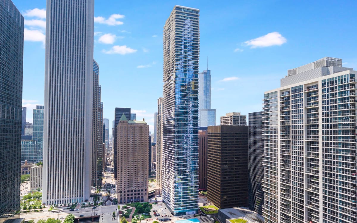 Sophisticated Apartment Homes with Panoramic Chicago Views