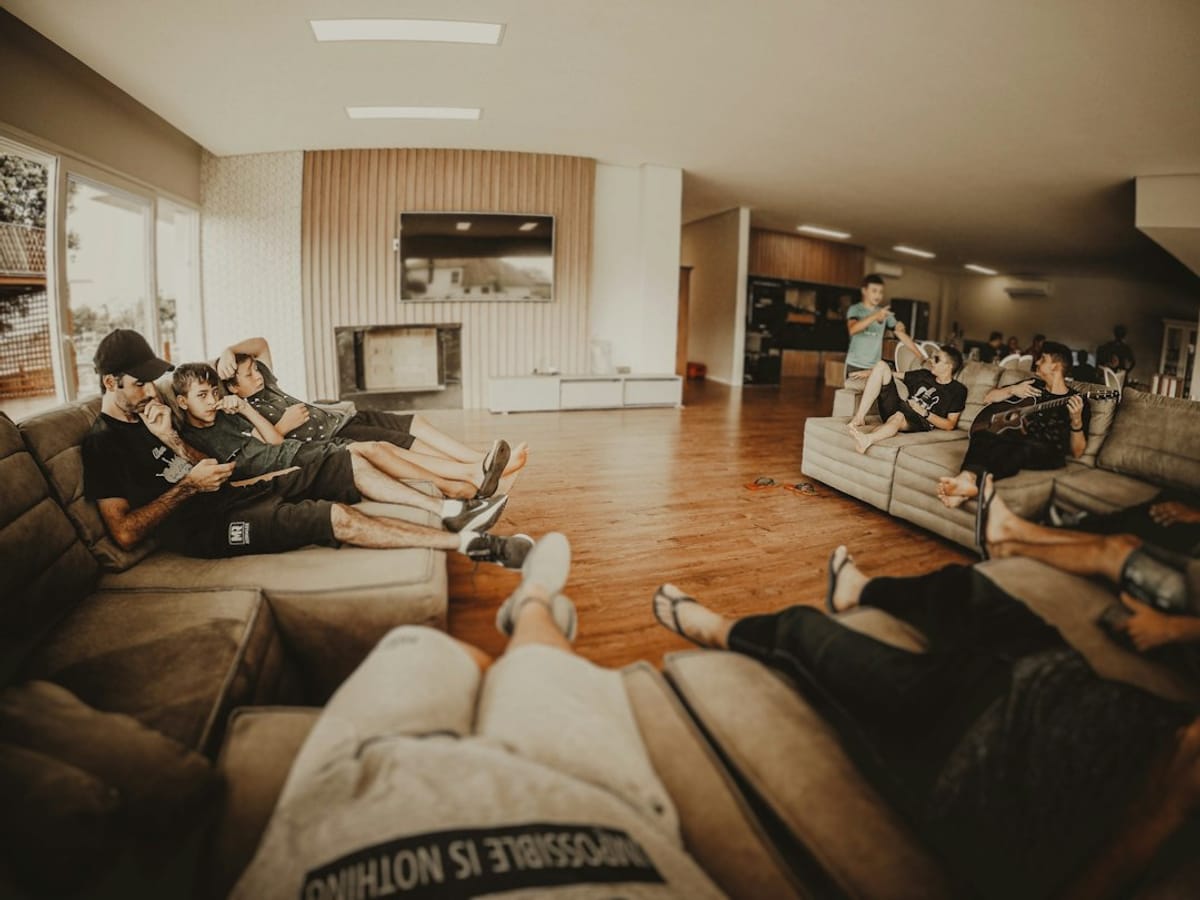 Setting the Scene: Create Game Day Atmosphere in Any
Apartment